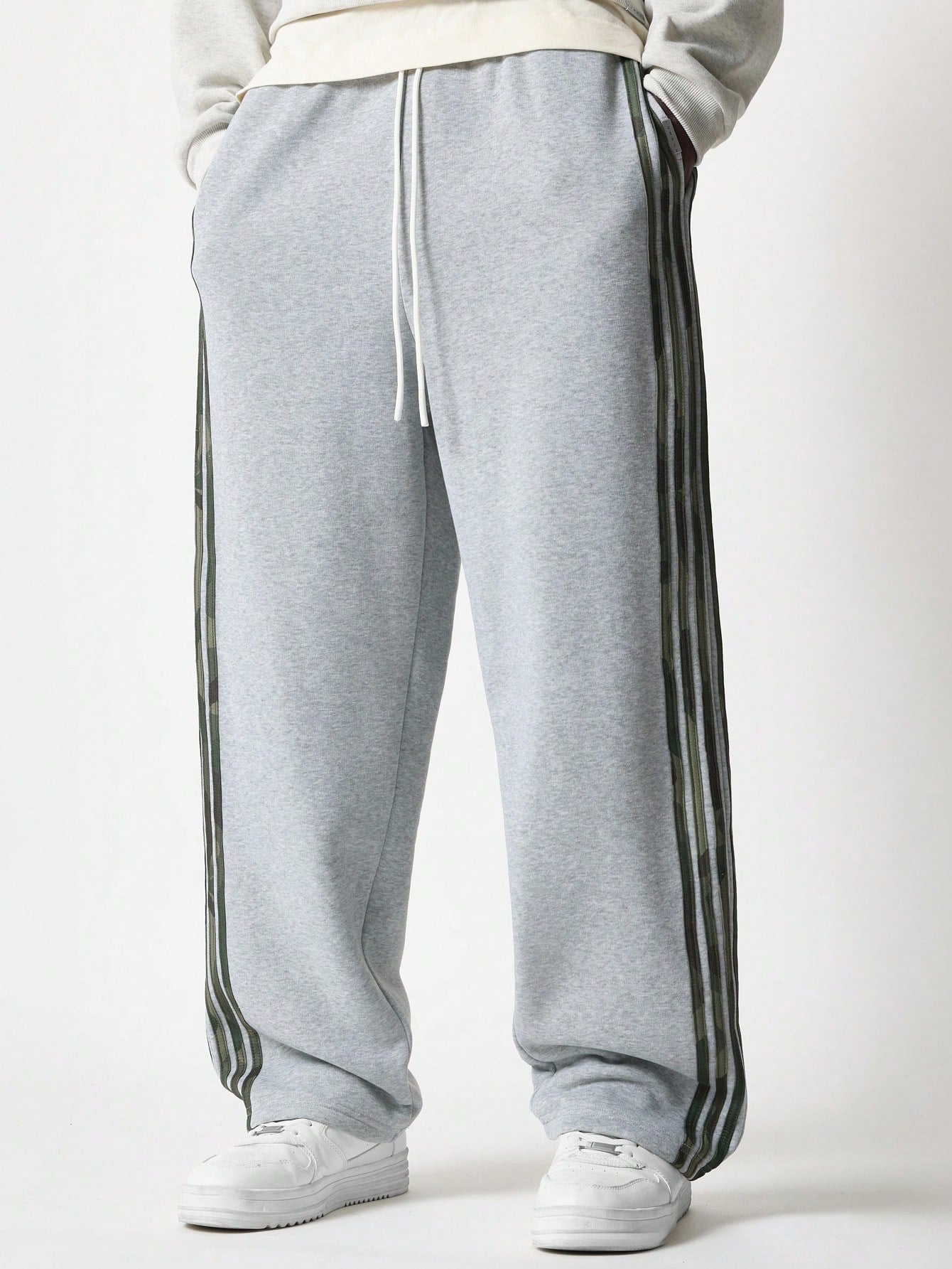 Loose Fit Camo Stripe Side Panels Sweatpants With Drawcords