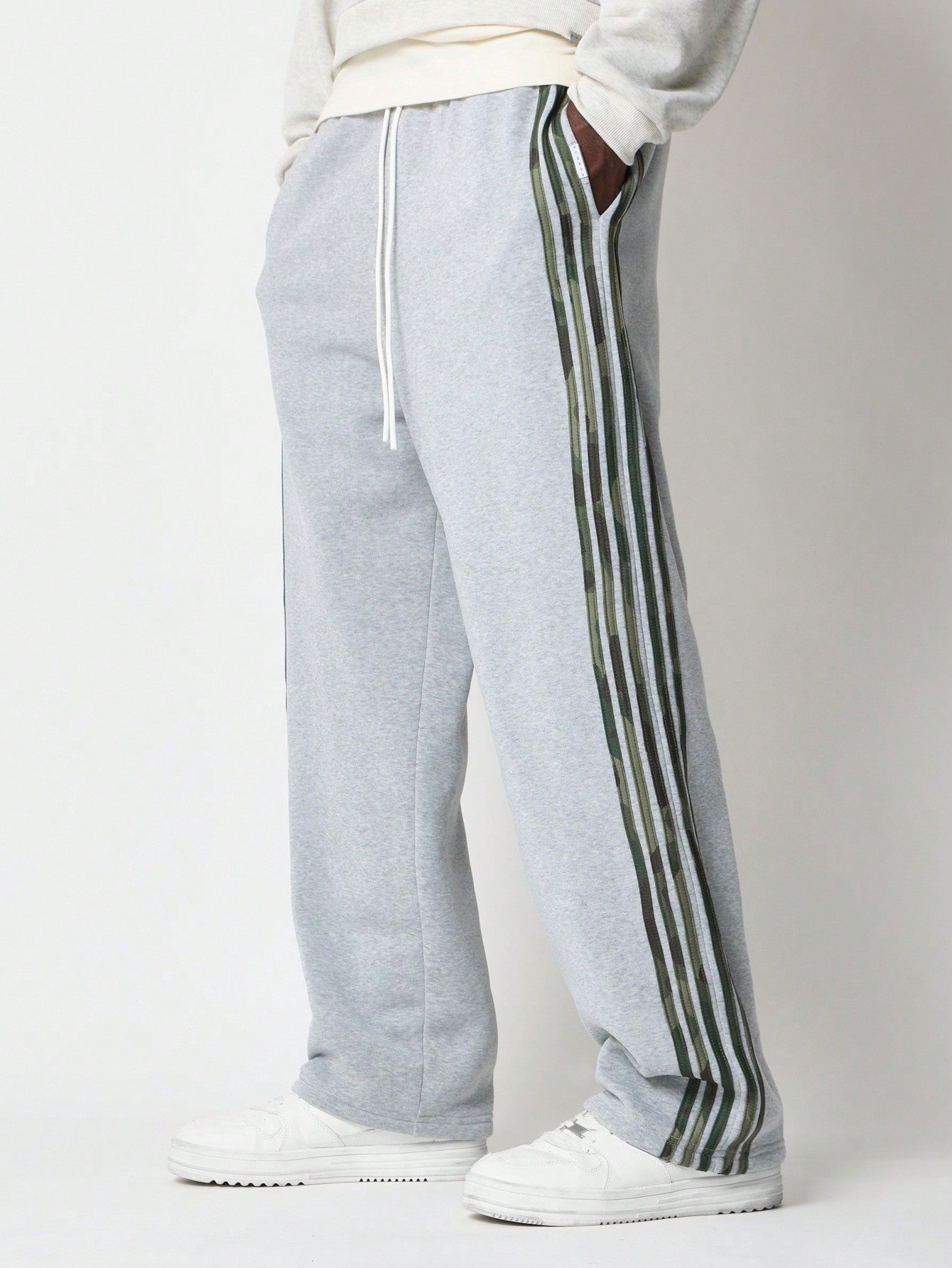 Loose Fit Camo Stripe Side Panels Sweatpants With Drawcords