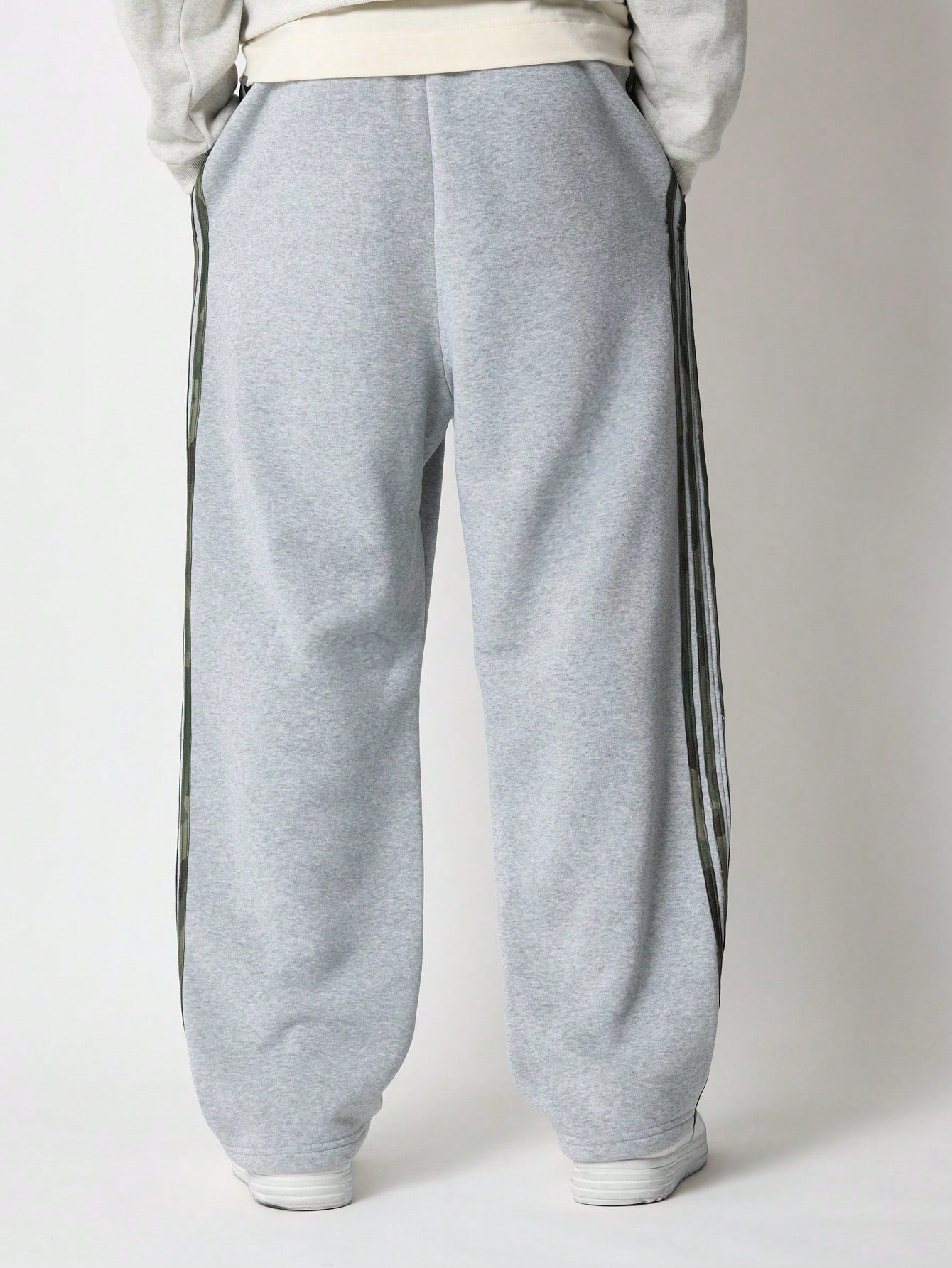 Loose Fit Camo Stripe Side Panels Sweatpants With Drawcords