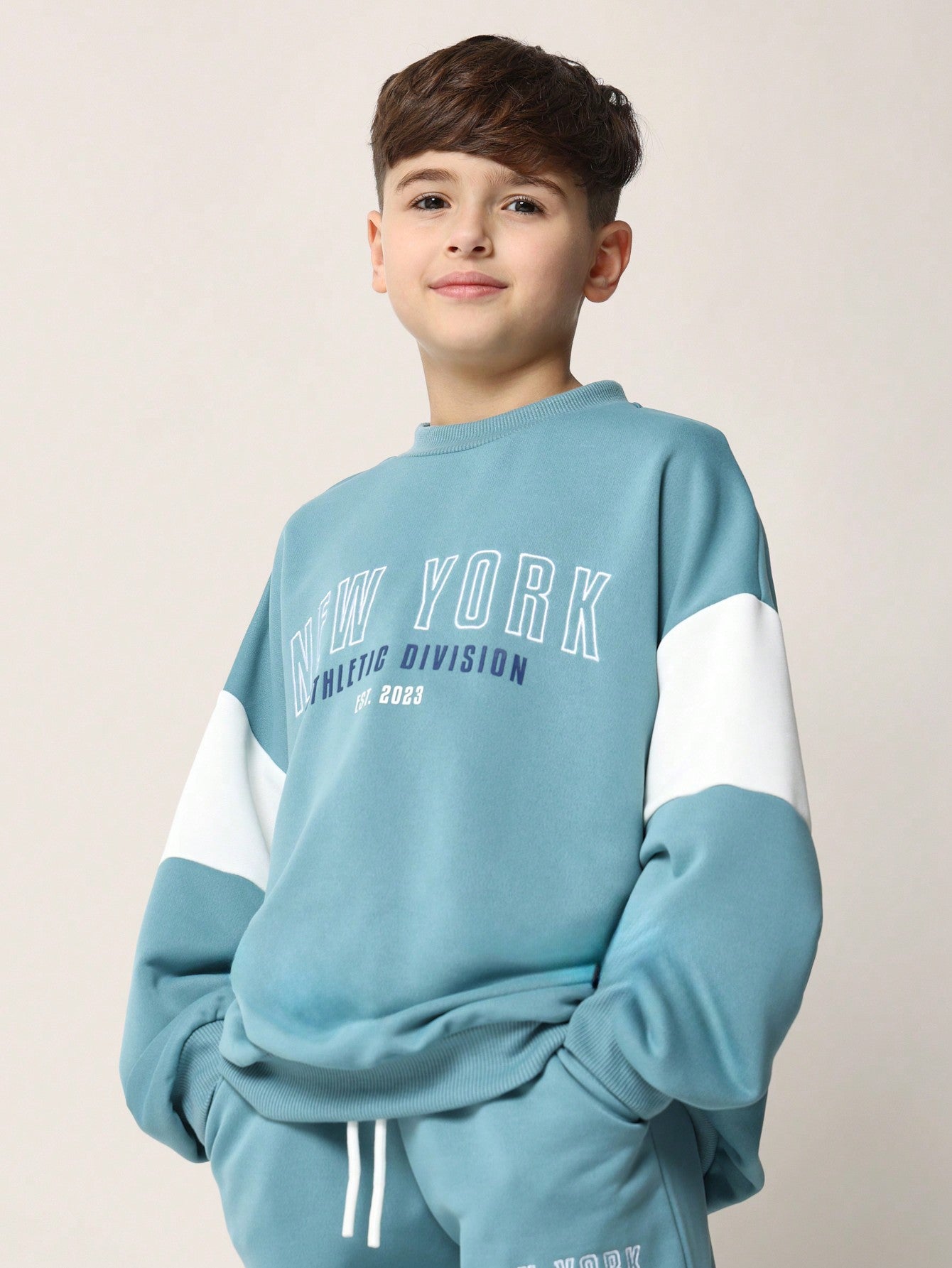 Tween Boys Comfy Crewneck Contrast Sleeve Panel Sweatshirt & Jogger With Embroidery & Graphic Print 2 Piece Set