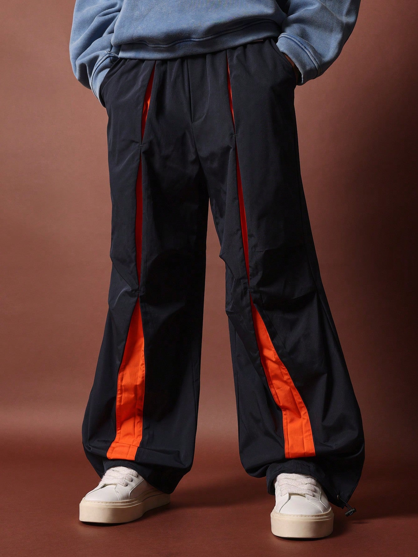 Loose Fit Baggy Nylon Parachute Pant With Contrast Slit & Pintuck Details