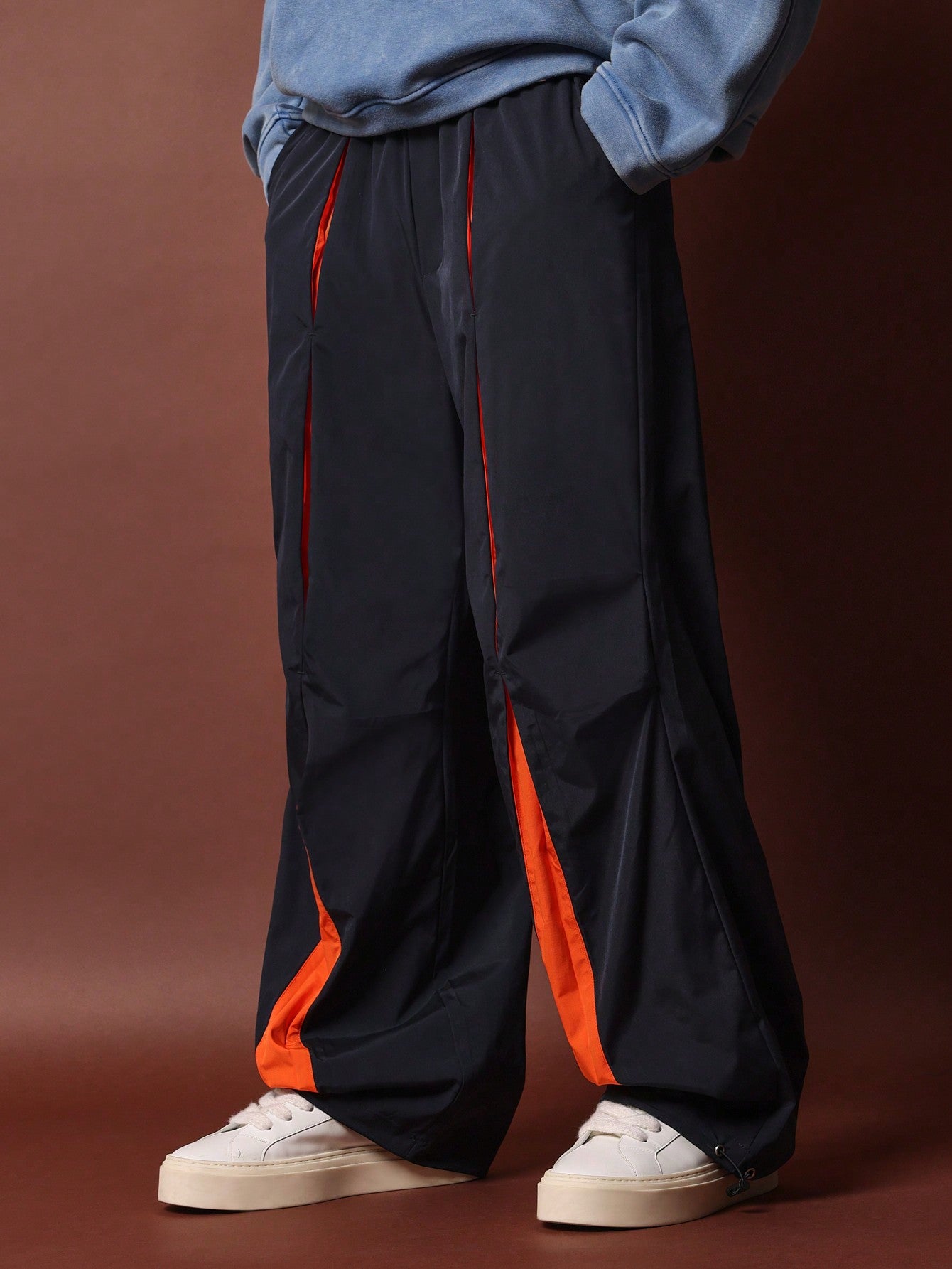 Loose Fit Baggy Nylon Parachute Pant With Contrast Slit & Pintuck Details