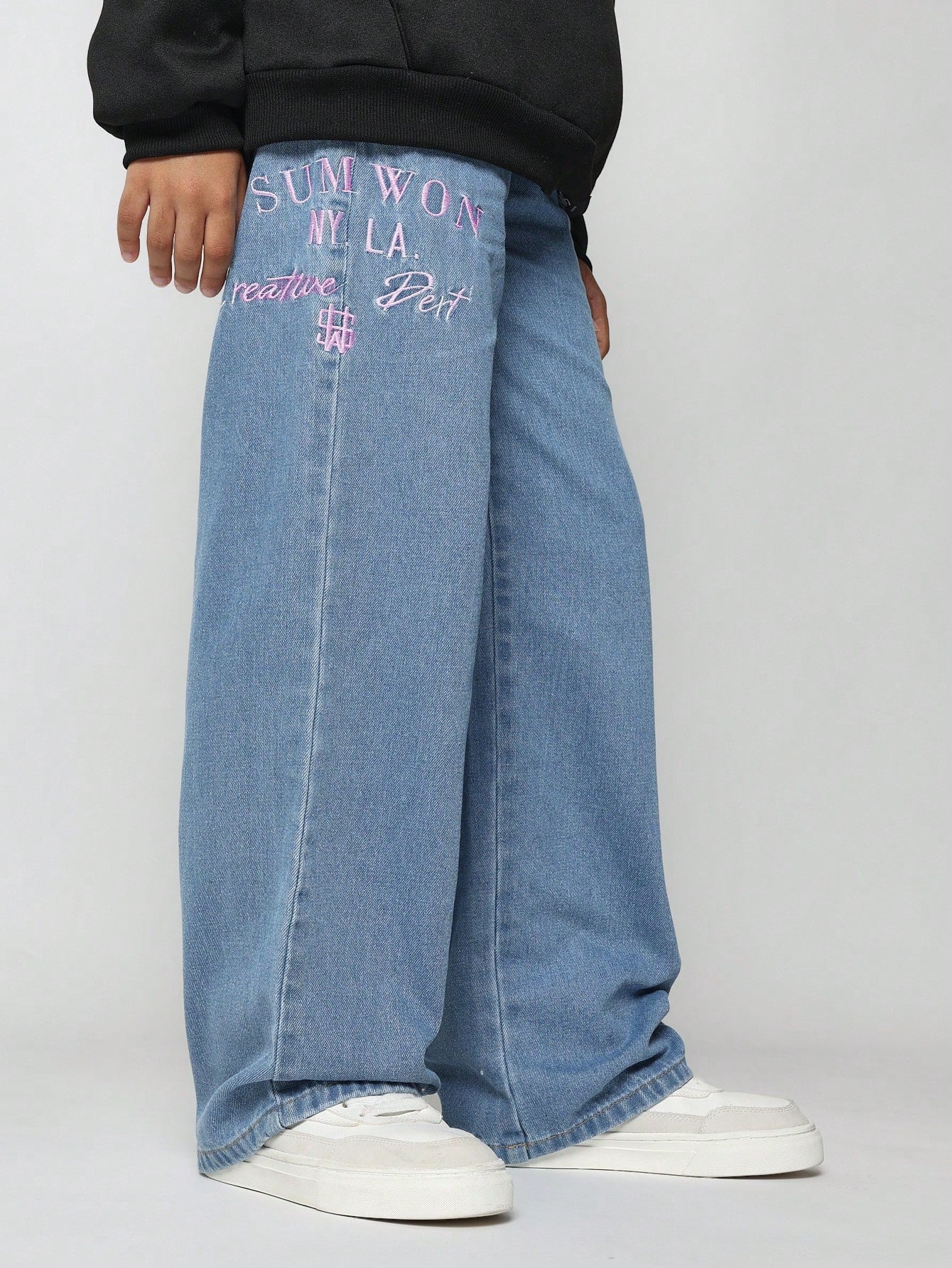 Tween Girls Straight Fit Washed Jean With Side Hip Pink Embroidery