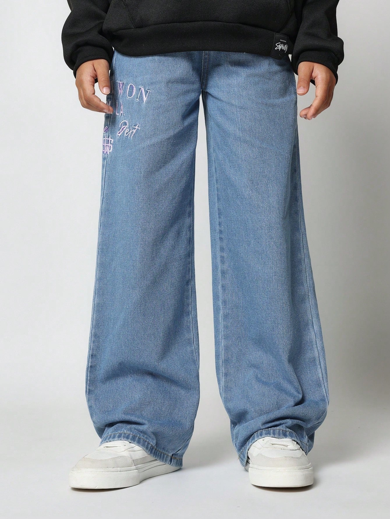 Tween Girls Straight Fit Washed Jean With Side Hip Pink Embroidery