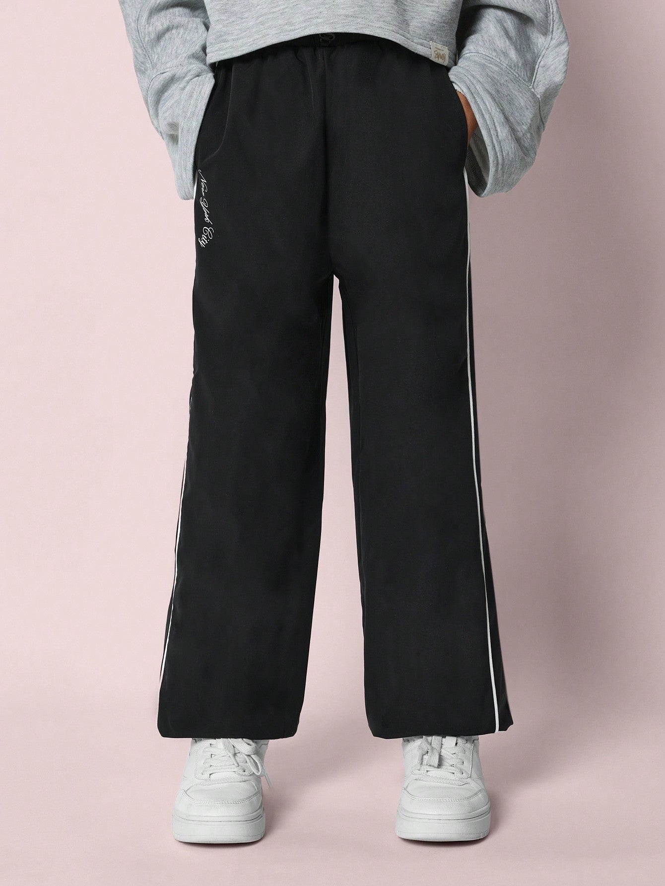 Tween Girls Loose Fit Nylon 90'S Jogger Pant With Piping Detail