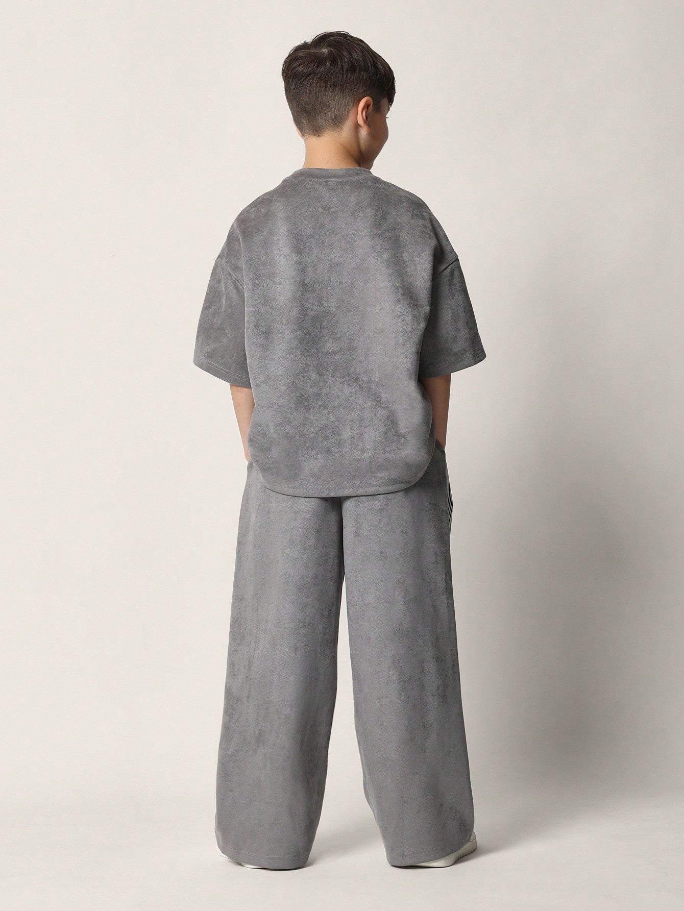 Tween Boys Suedette Oversized Elbow Sleeve Tee With Loose Fit Sweatpants 2 Piece Set