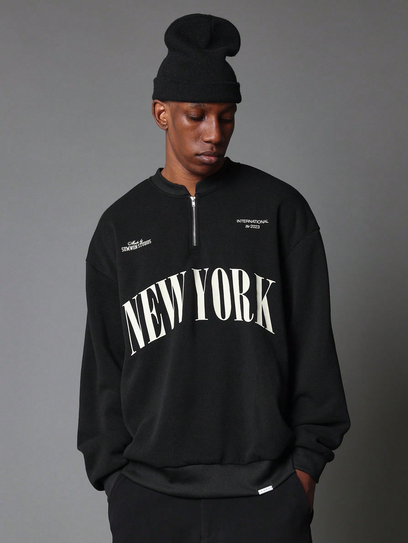 Regular Fit Half Zip Sweatshirt With New York Graphic Print