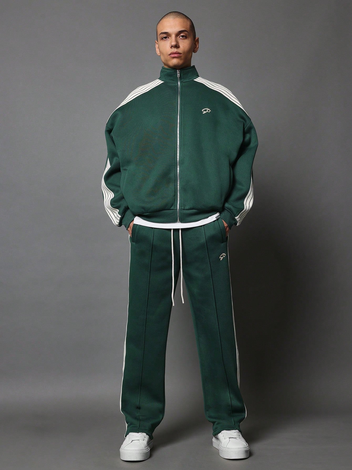 Regular Fit Zip-Up Funnel Neck Sweatshirt And Straight Fit Pintuck Pant With Side Tape Detail 2 Piece Set Tracksuit