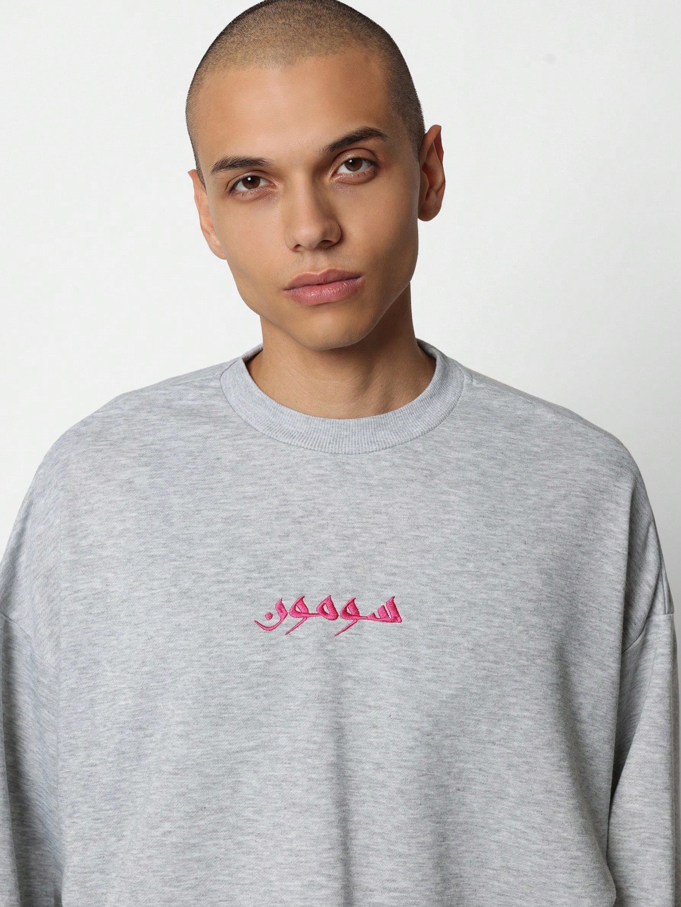 Crop Fit Raw Edge Hem Sweatshirt With Arabic Letter & Number Graphic Print