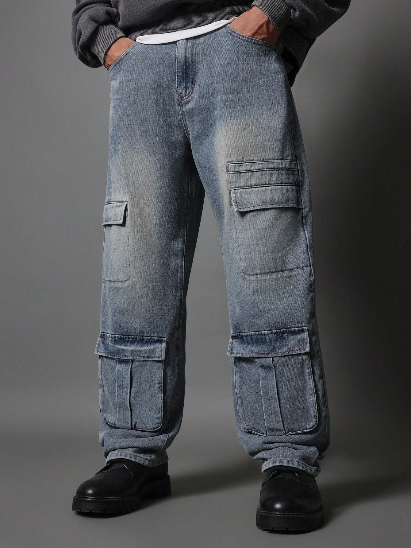 Skater Fit Washed Multi Pocket Carpenter Jean