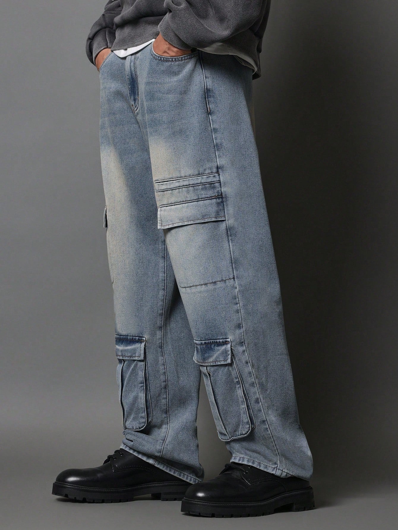 Skater Fit Washed Multi Pocket Carpenter Jean