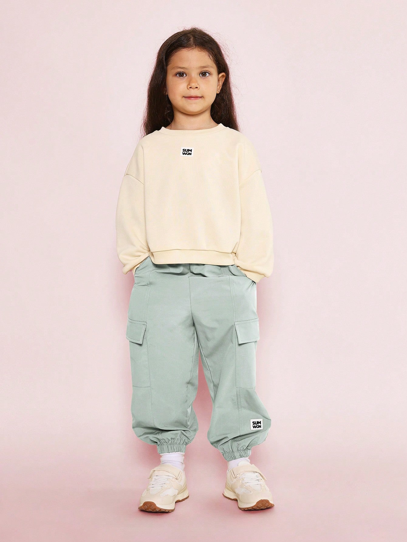 Young Girls Everyday Play Sweatshirt With Cargo Jogger 2 Piece Set With Branded Badge