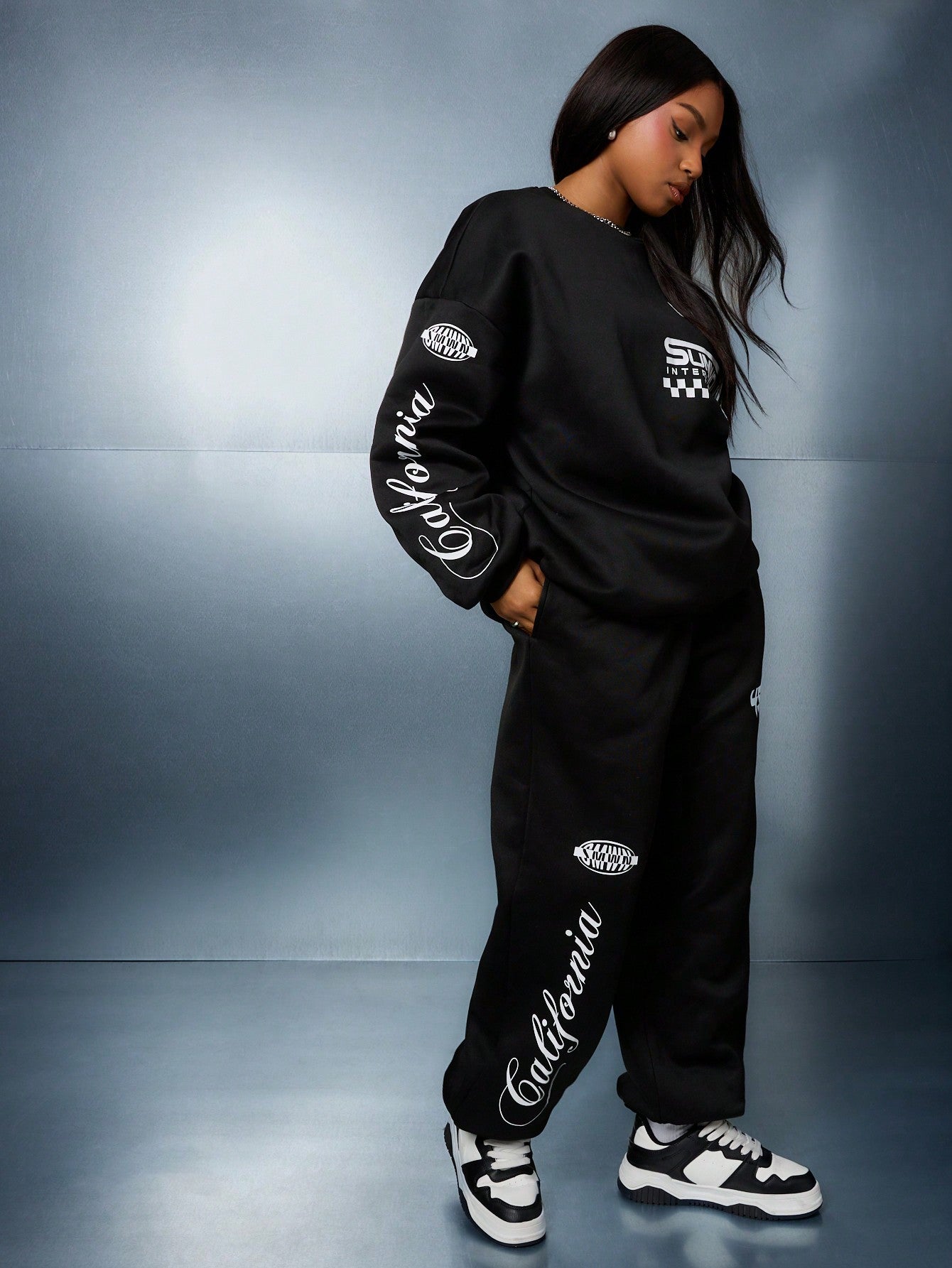 SUMWON WOMEN Oversized Graphic Print Sweatshirt And Cuffed Sweatpants Two Piece Co Ord Set