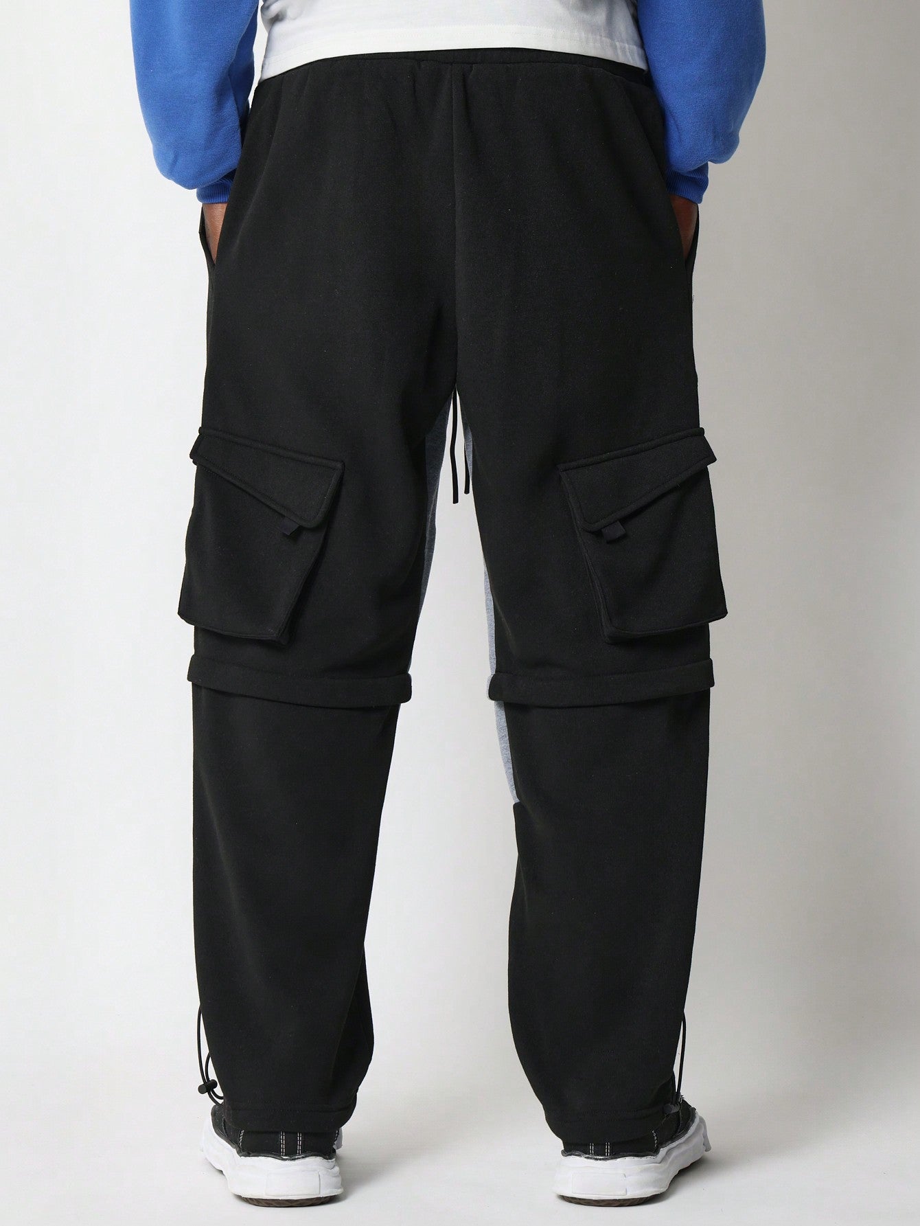 Regular Fit Exposed Multi Pocket Cargo Essential Sweatpants