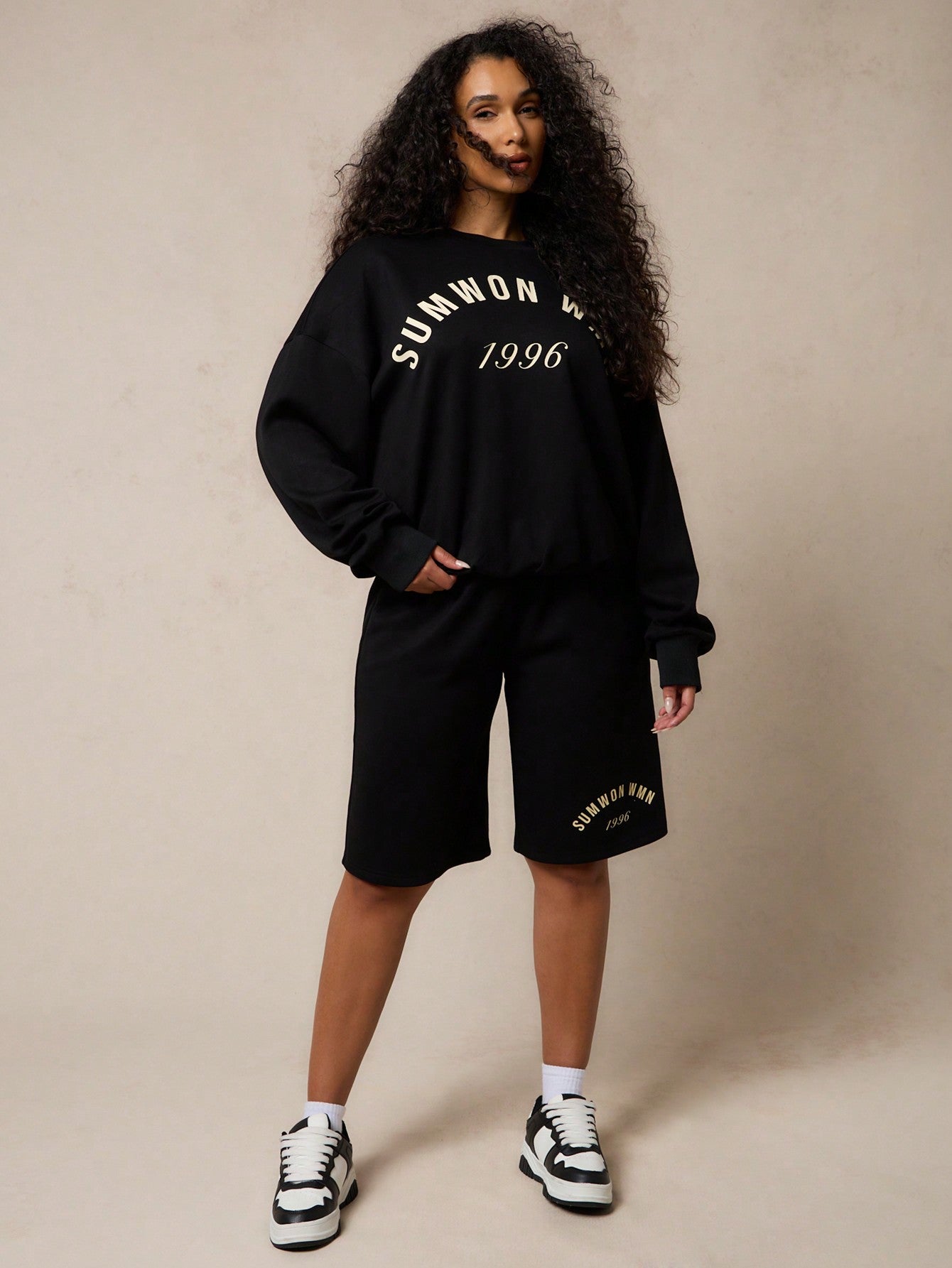 SUMWON WOMEN Essential Oversized Sweatshirt With Front Graphic Print