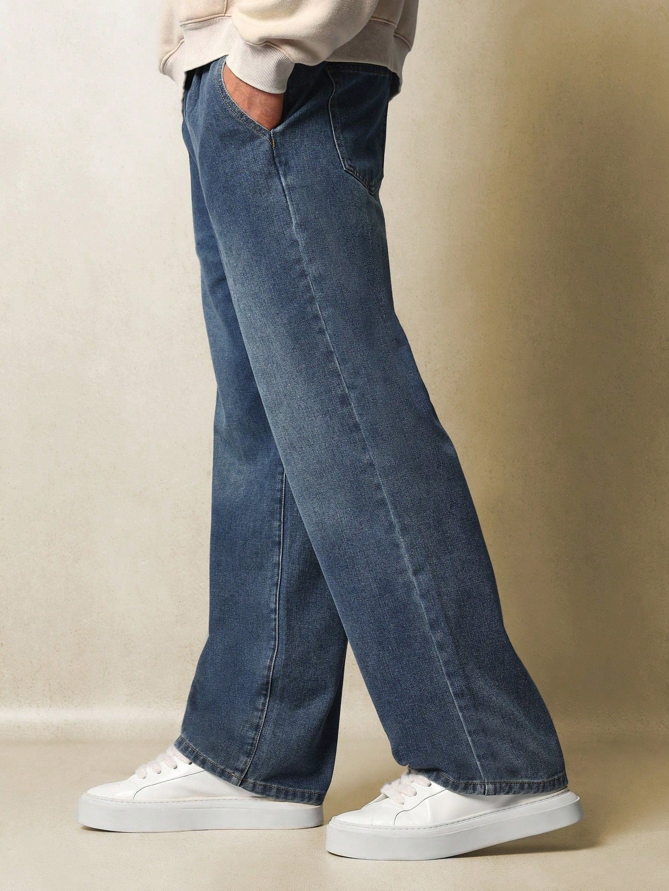 Loose Fit Pleated Jean