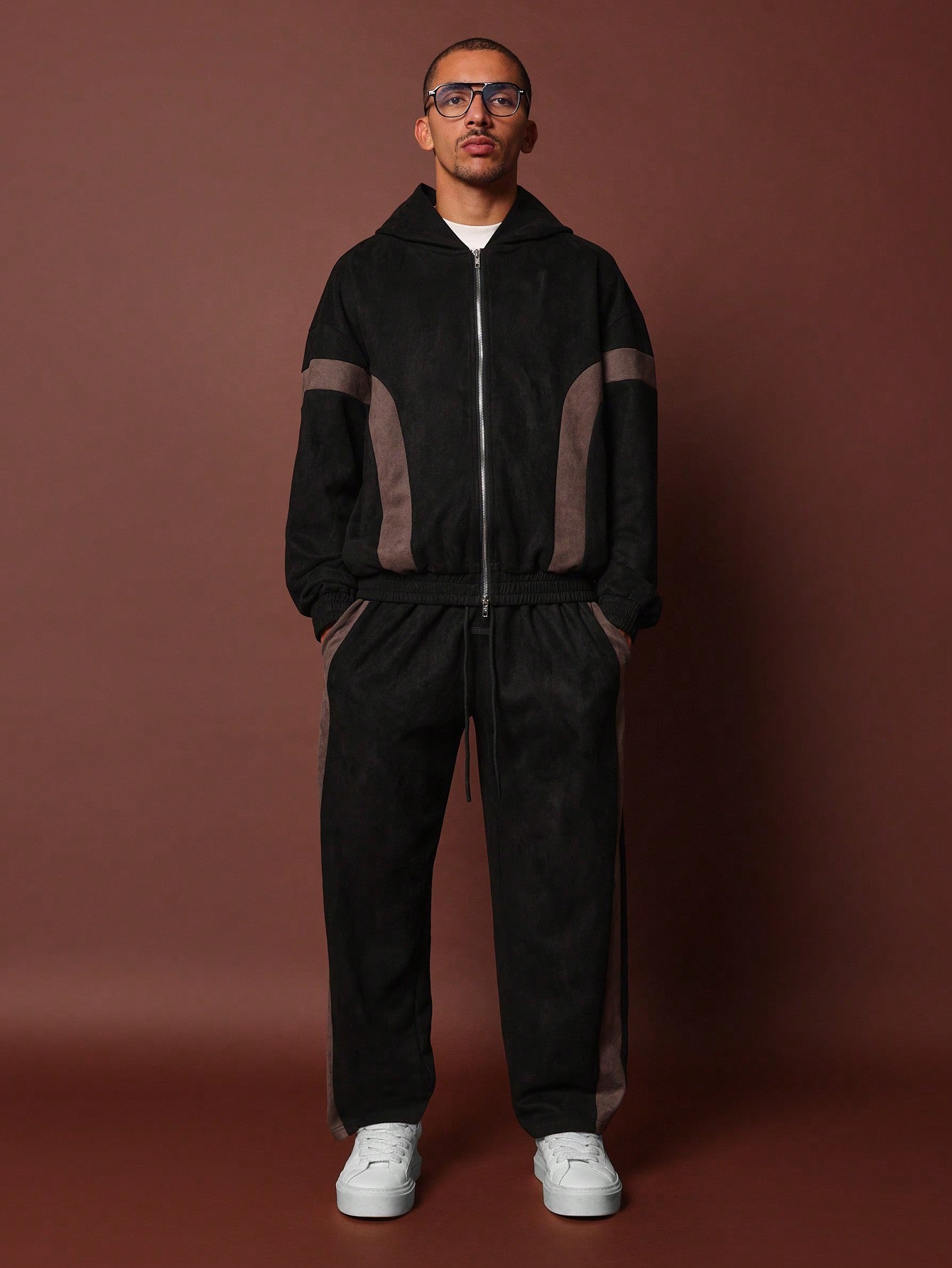 Regular Fit Premium Suedette Overhead Zip-Up Hoodie And Barrel Fit Sweatpants With Contrast Colour Panel 2 Piece Set