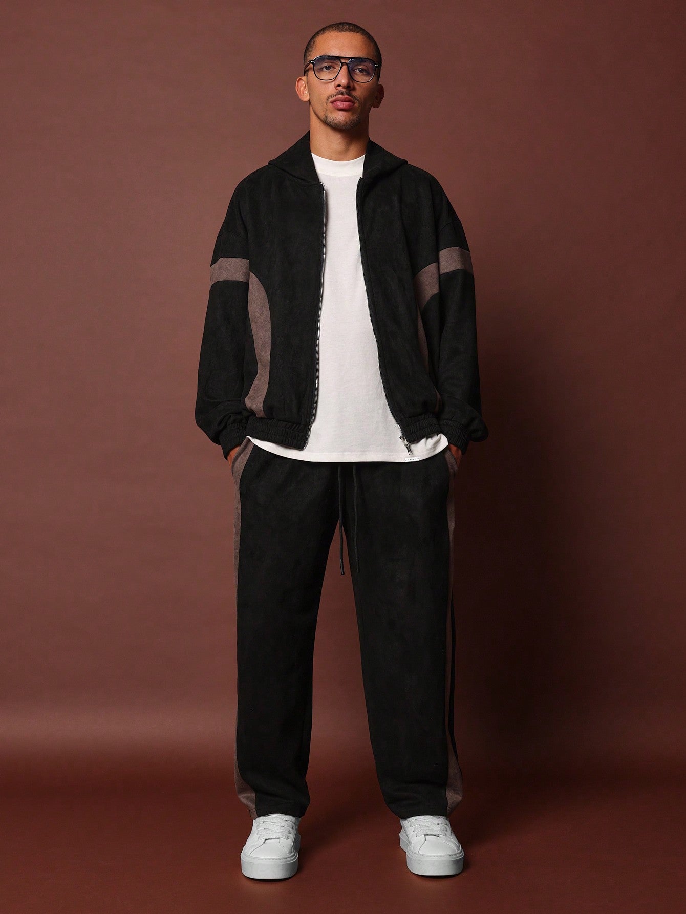 Regular Fit Premium Suedette Overhead Zip-Up Hoodie And Barrel Fit Sweatpants With Contrast Colour Panel 2 Piece Set