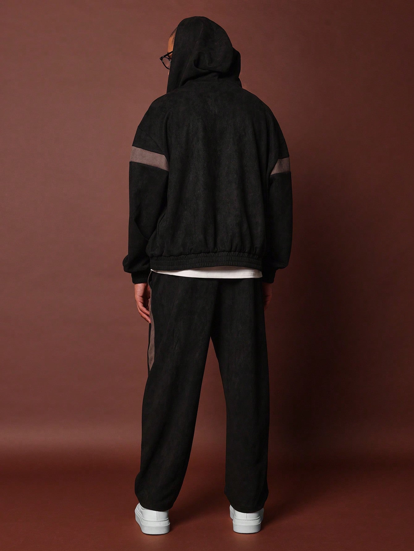 Regular Fit Premium Suedette Overhead Zip-Up Hoodie And Barrel Fit Sweatpants With Contrast Colour Panel 2 Piece Set