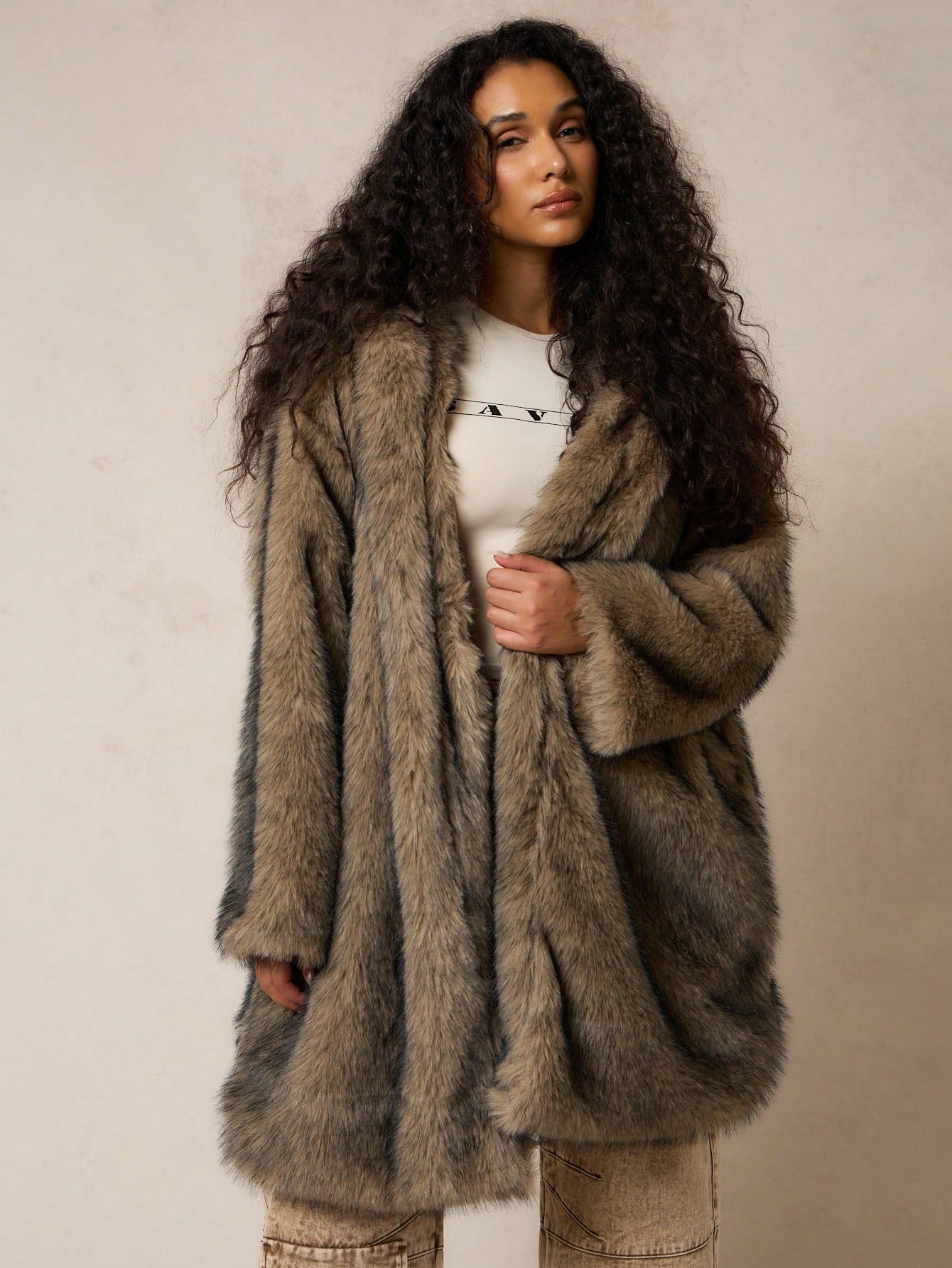 SUMWON WOMEN Oversized Fluffy Coat