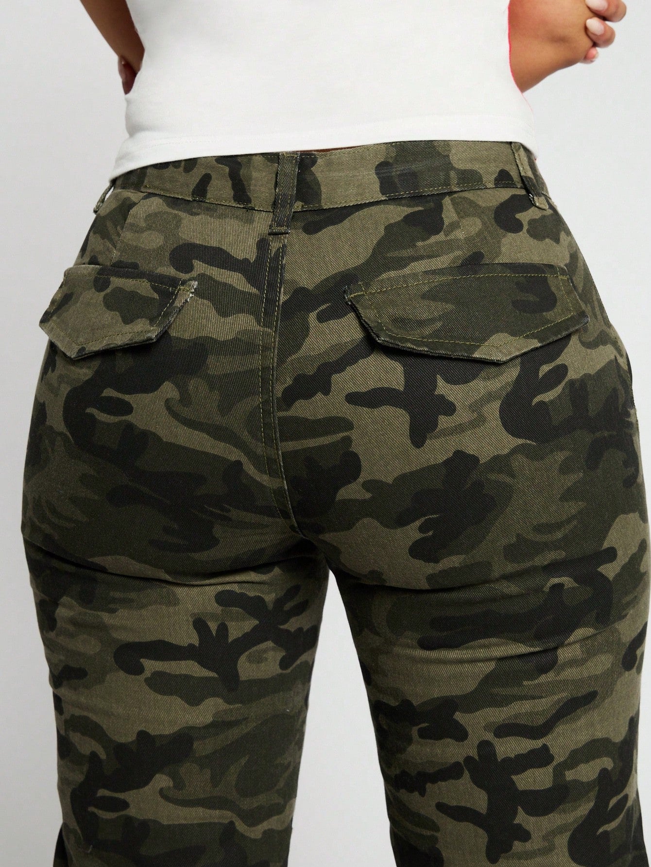 SUMWON WOMEN Camo Capri Style Trousers