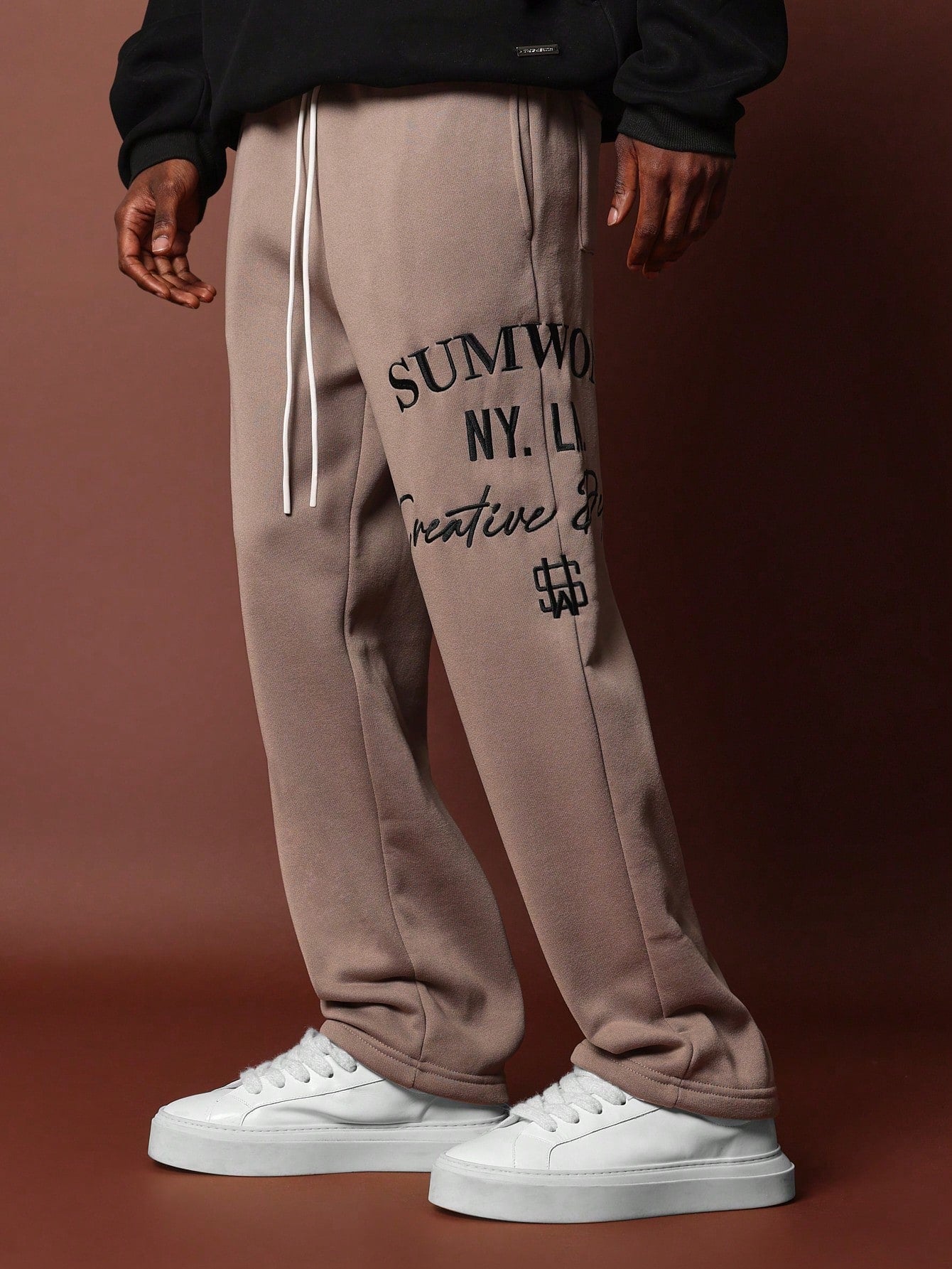 90s Jogger With Embroidery