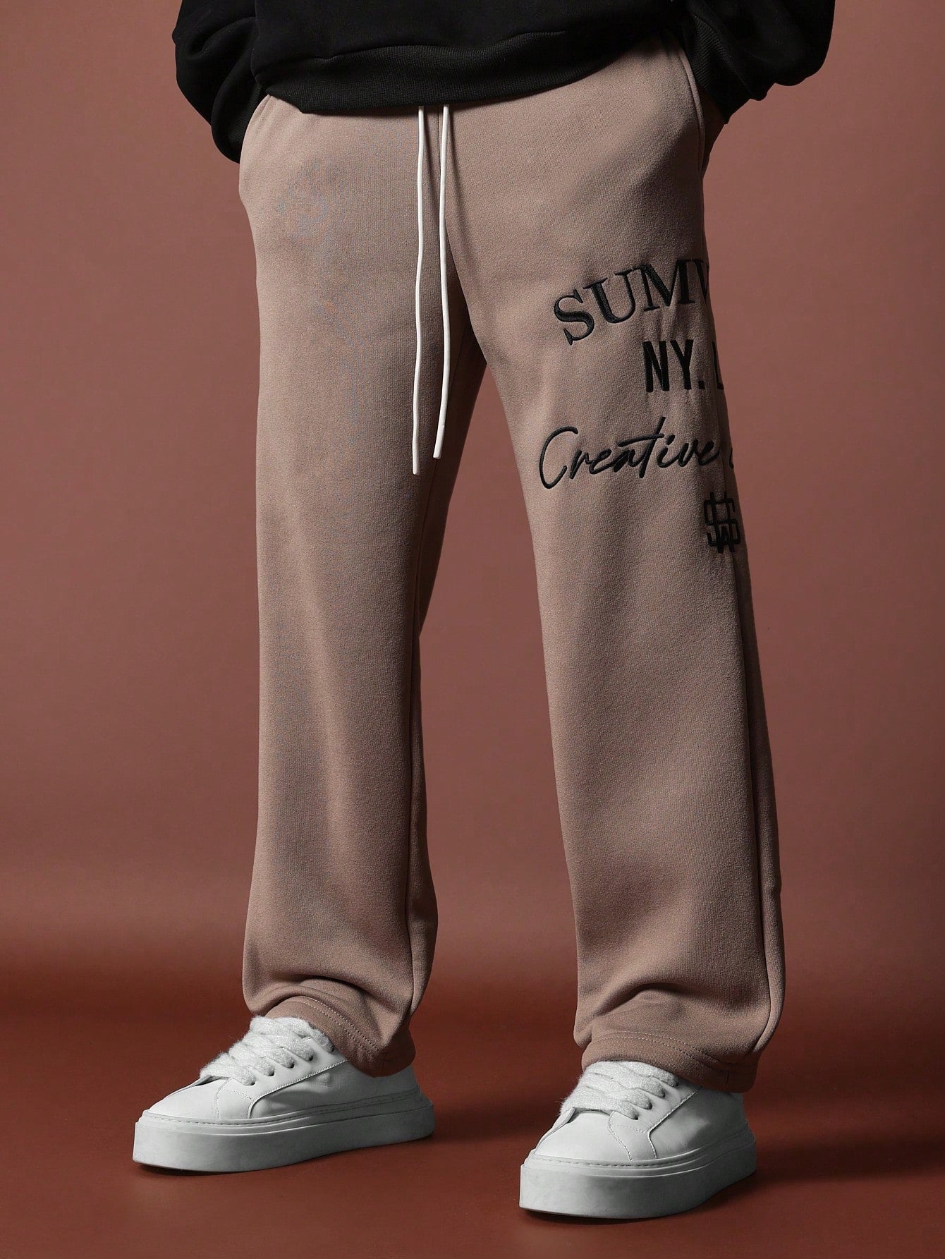 90s Jogger With Embroidery