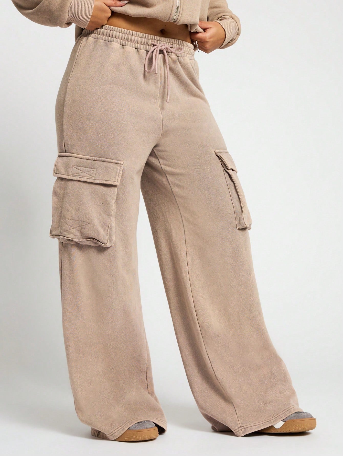 SUMWON WOMEN Cargo Pocket Wide Leg Sweatpant