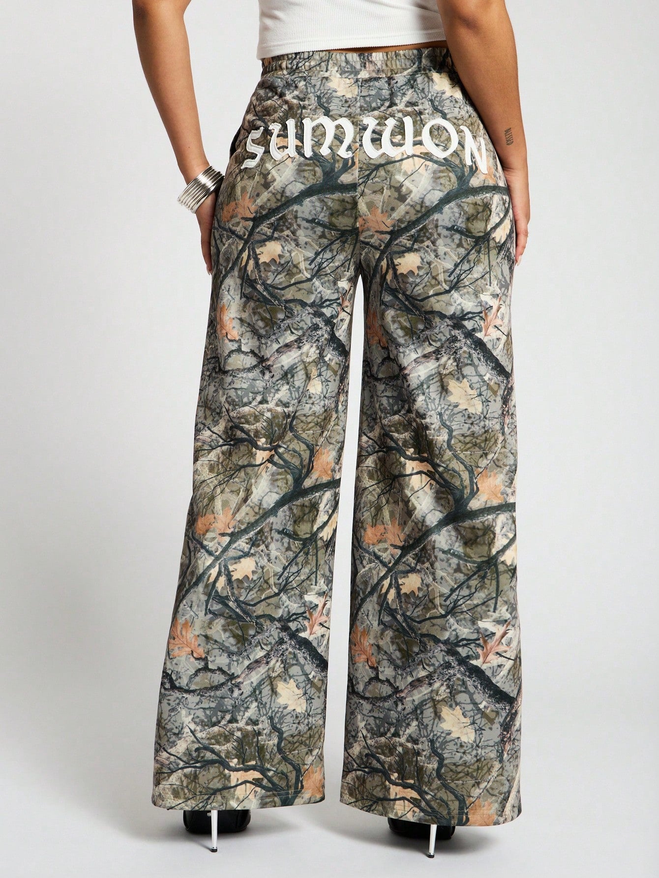 SUMWON WOMEN Camo Print Tie Waist Baggy Joggers