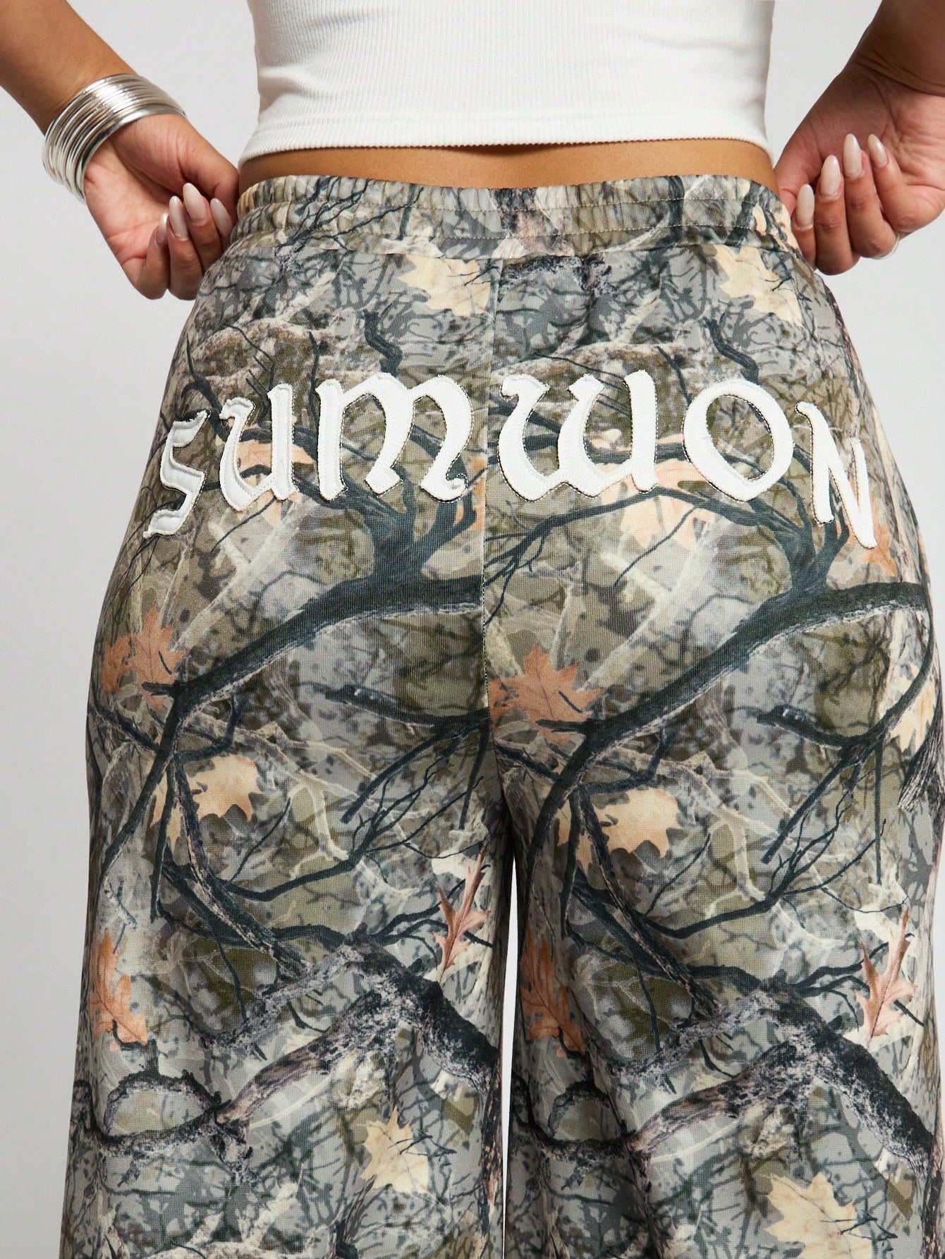 SUMWON WOMEN Camo Print Tie Waist Baggy Joggers