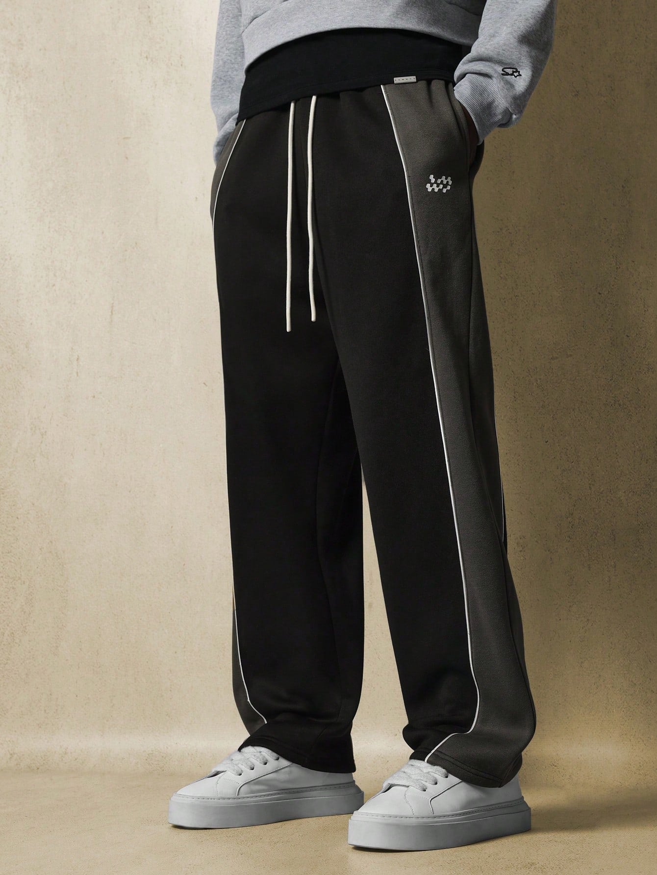 Loose Fit Colour Block Sweatpants With Small Graphic Print & Piping