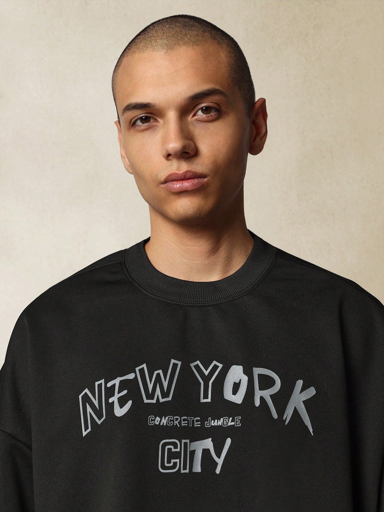 Crop Fit Crew Neck Sweatshirts With New York Graphic Print