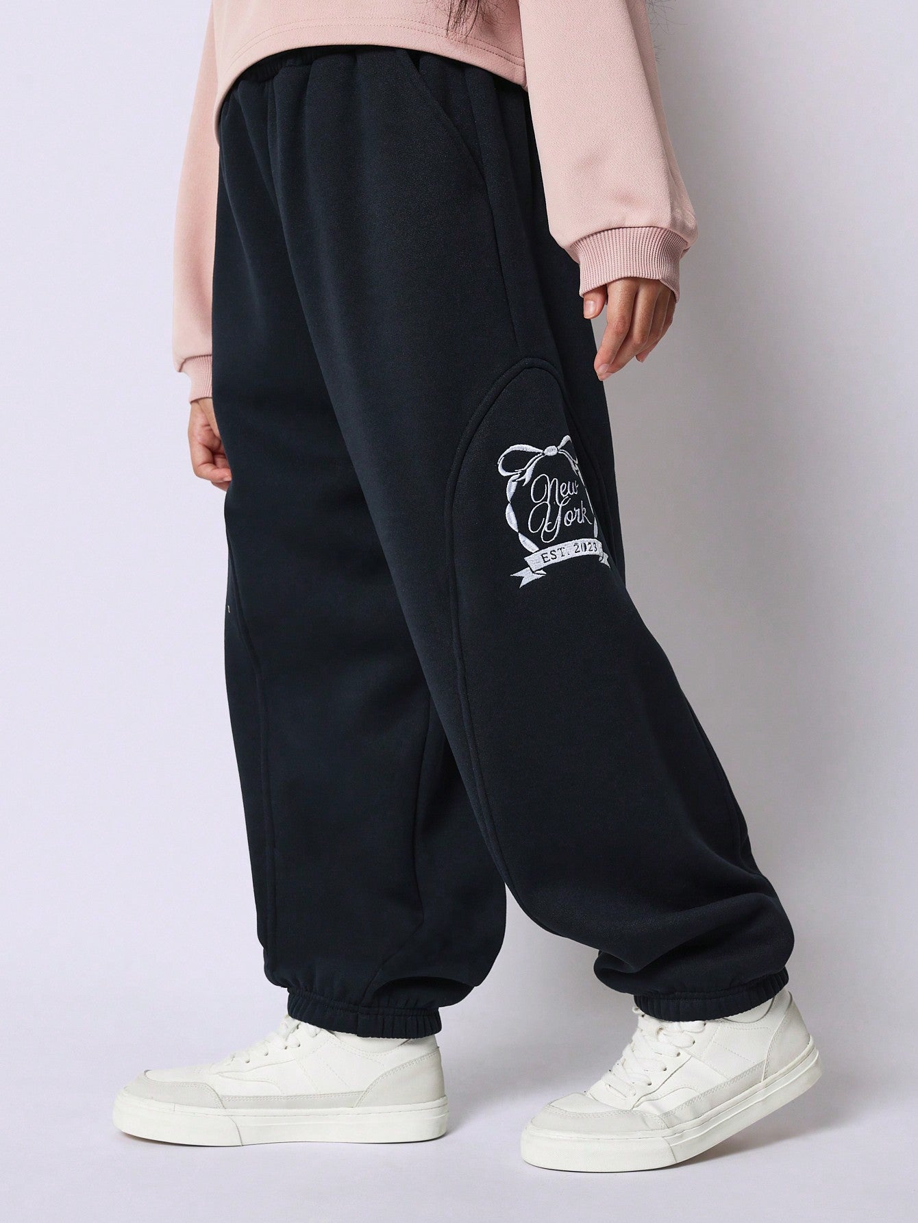 Tween Girls Comfy 90'S Jogger With Embroidery