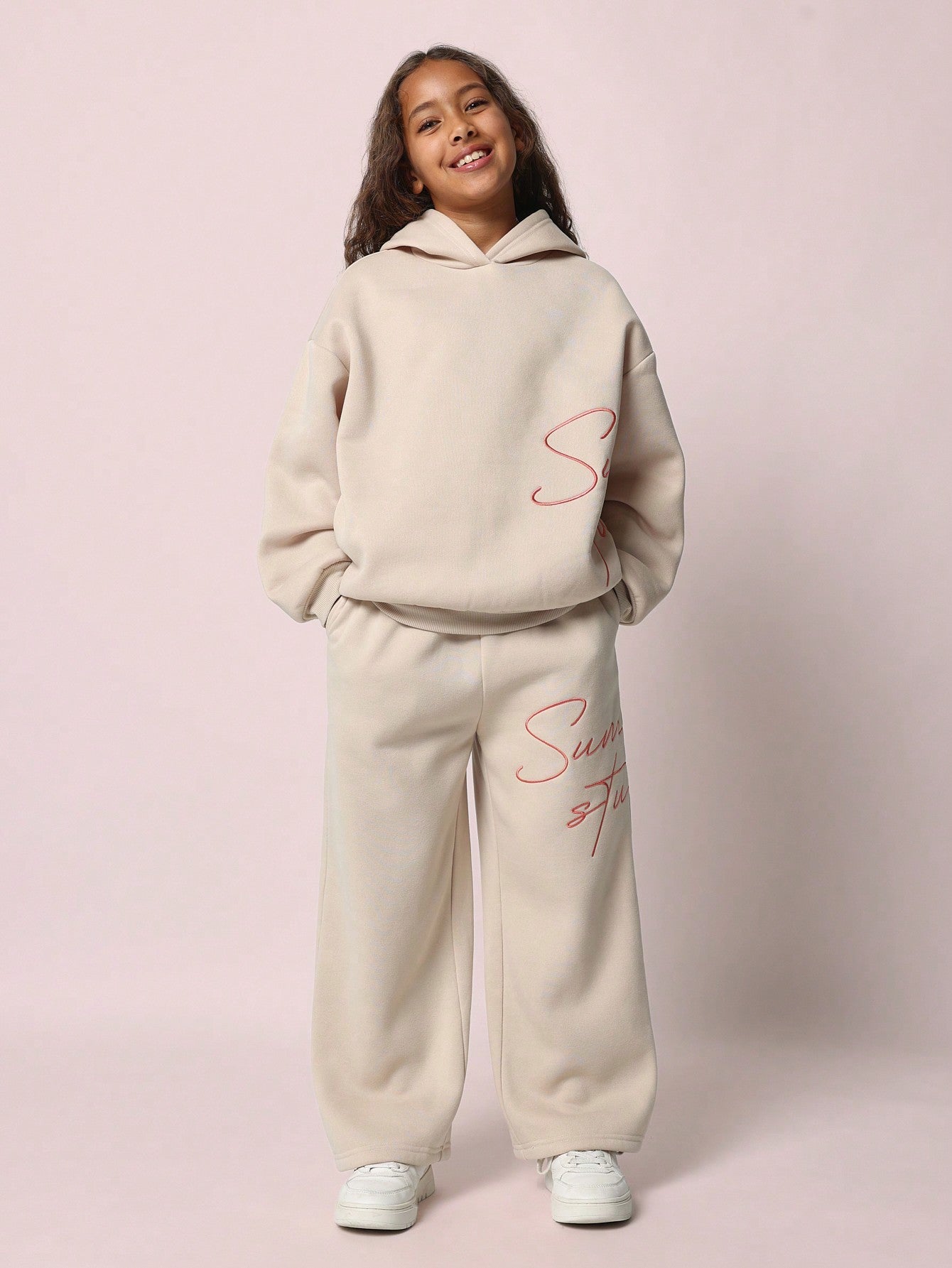 Tween Girls Comfy Overhead Hoodie And Loose Fit Sweatpants With Signature Embroidery 2 Piece Set