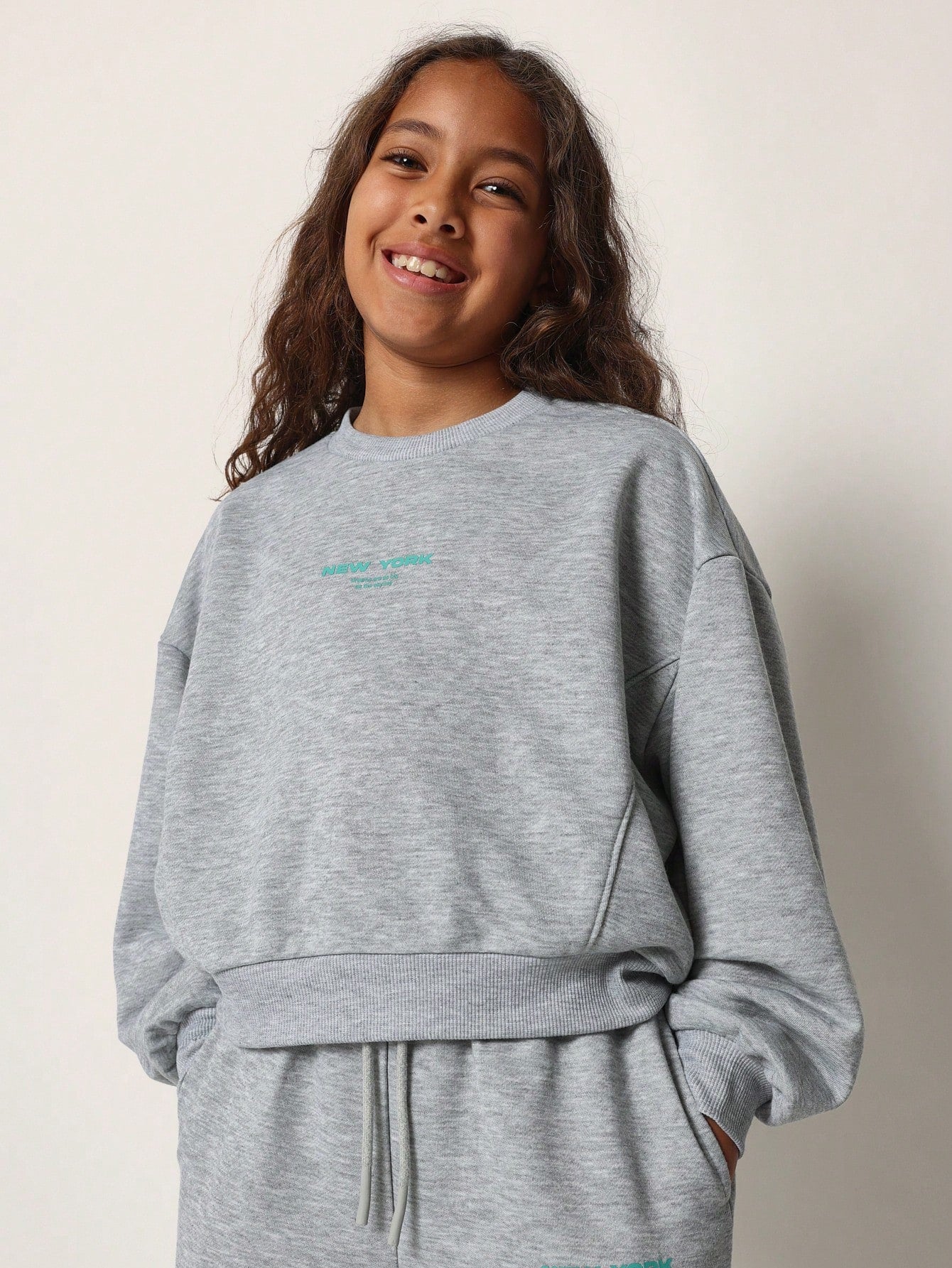 Tween Girls Comfy Essential Crewneck New York Sweatshirt And Straight Fit Sweatpants 2 Piece Set