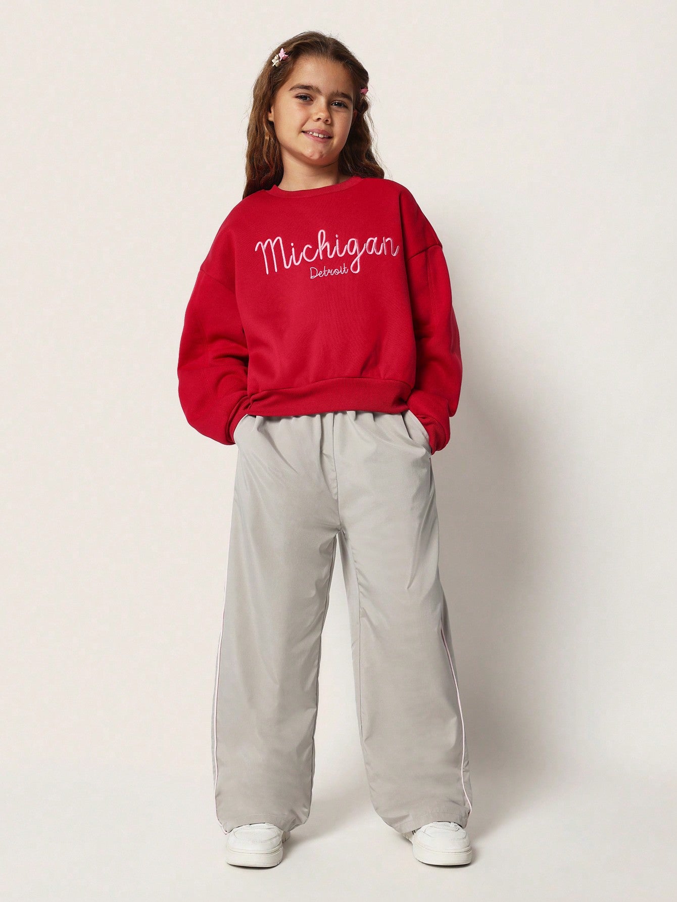 Tween Girls Comfy Regular Fit Red Berry Sweatshirt With Embroidery