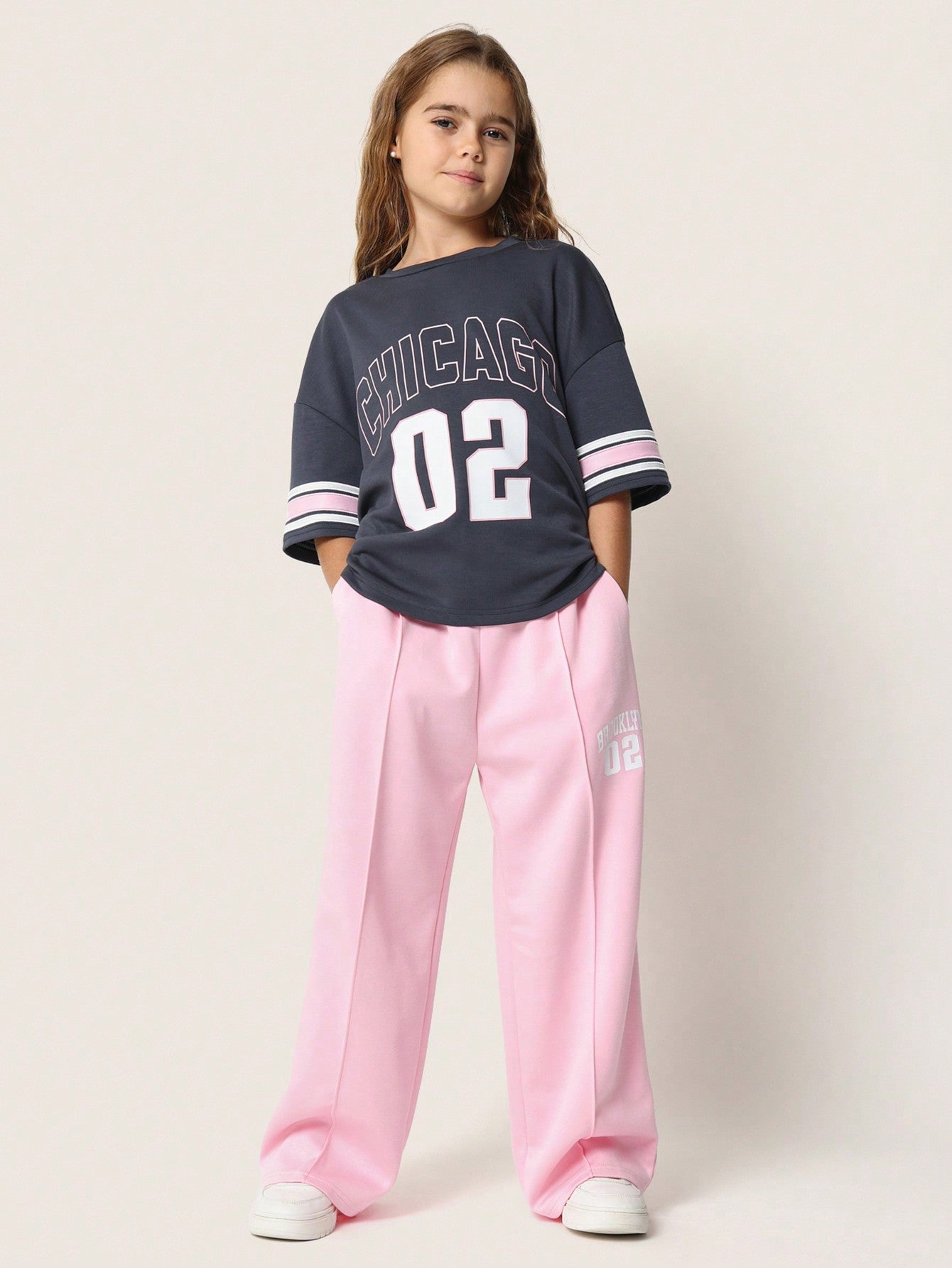 Tween Girls Elbow Sleeve Chicago Graphic Print Tee And Pink Sweatpants With Pleats 2 Piece Set