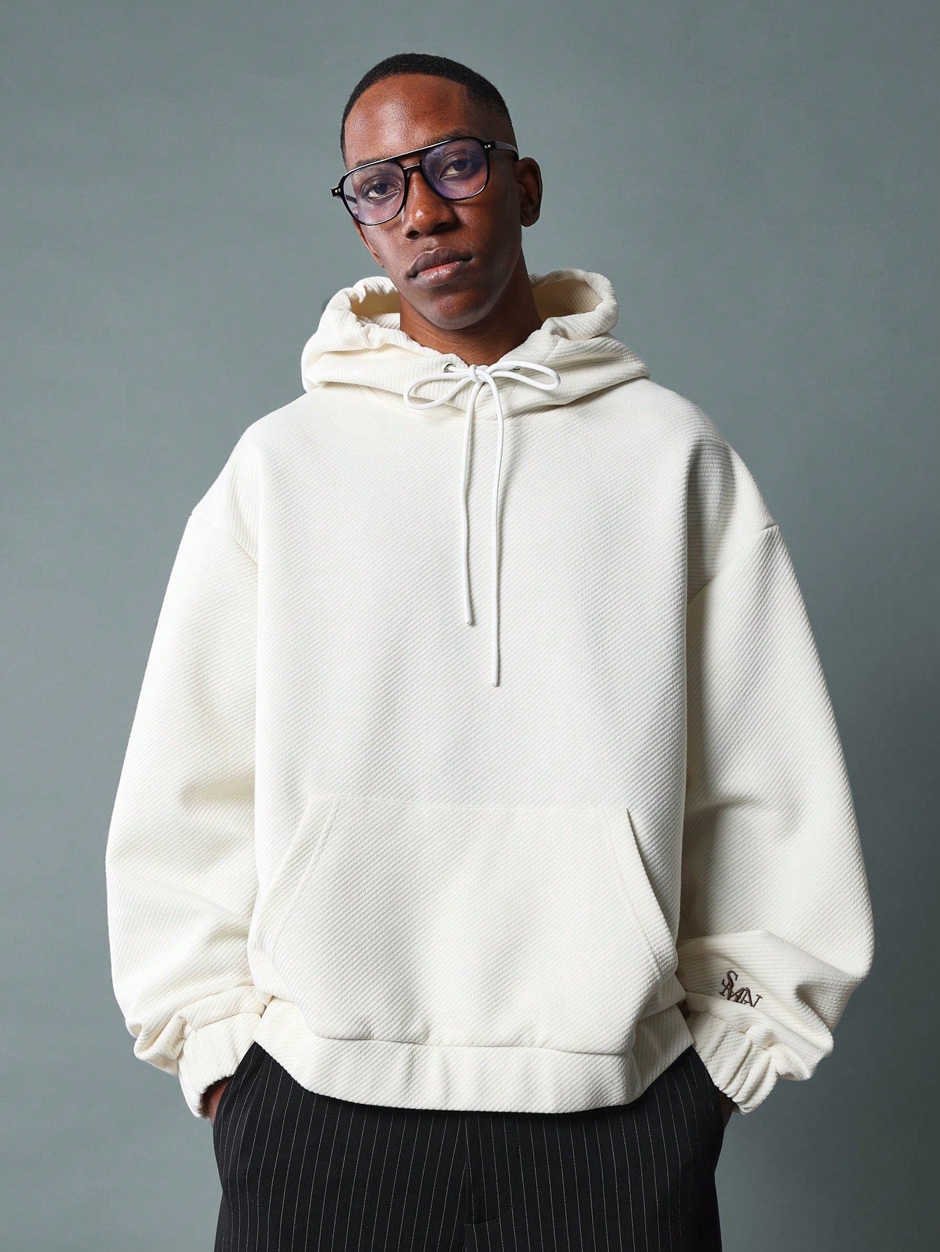 Regular Fit Diagonal Textured Overhead Hoodie With Small Embroidery Pattern