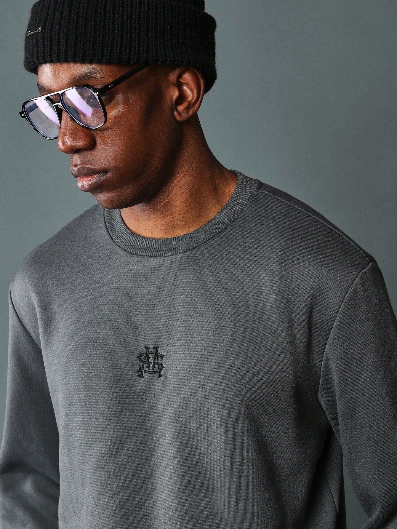 Slim Fit Crew Neck Sweatshirt With Small Embroidery Pattern