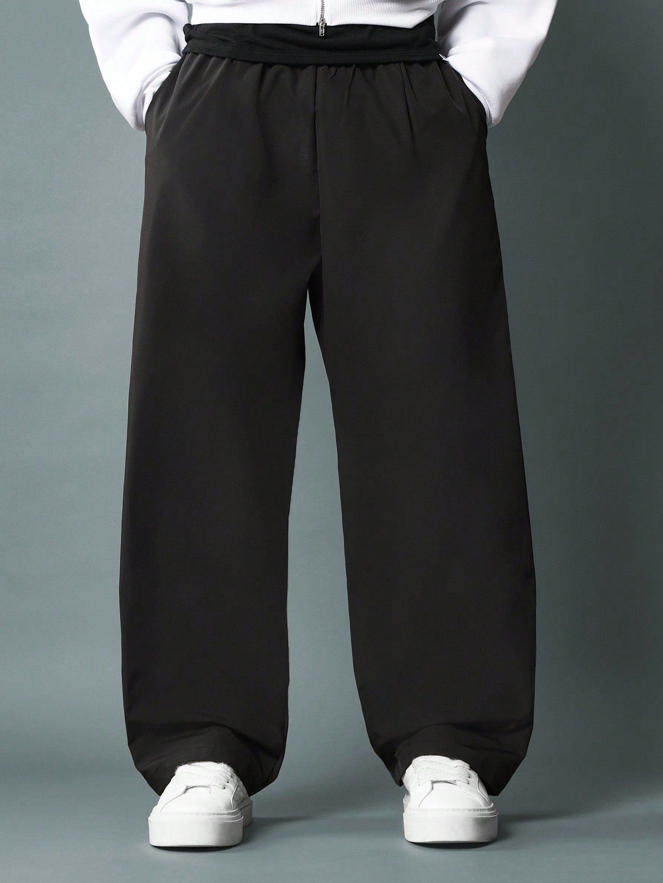 Balloon Fit Nylon Pants With Pleats