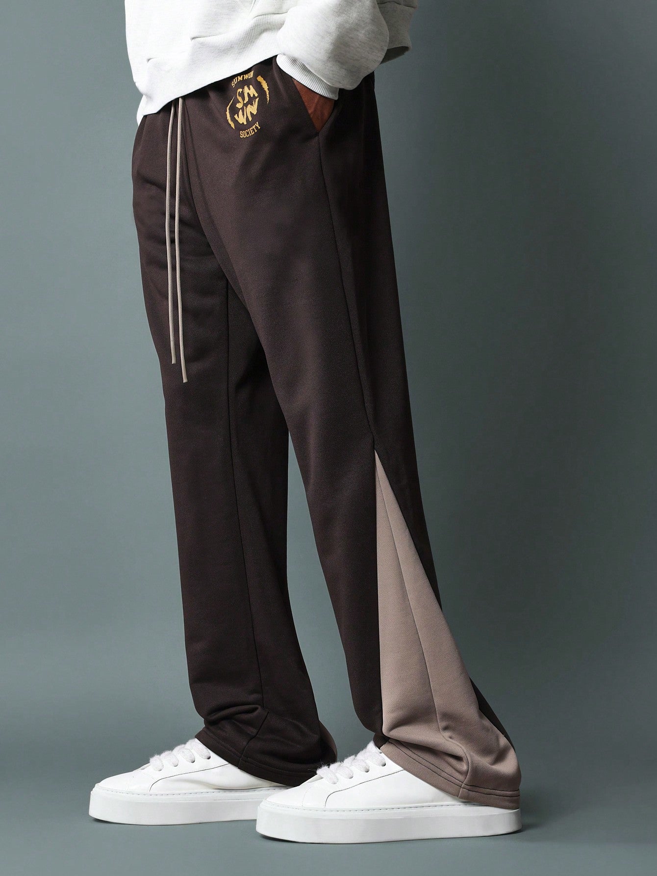 Flare Fit Sweatpants With Contrast Colour And Graphic Print