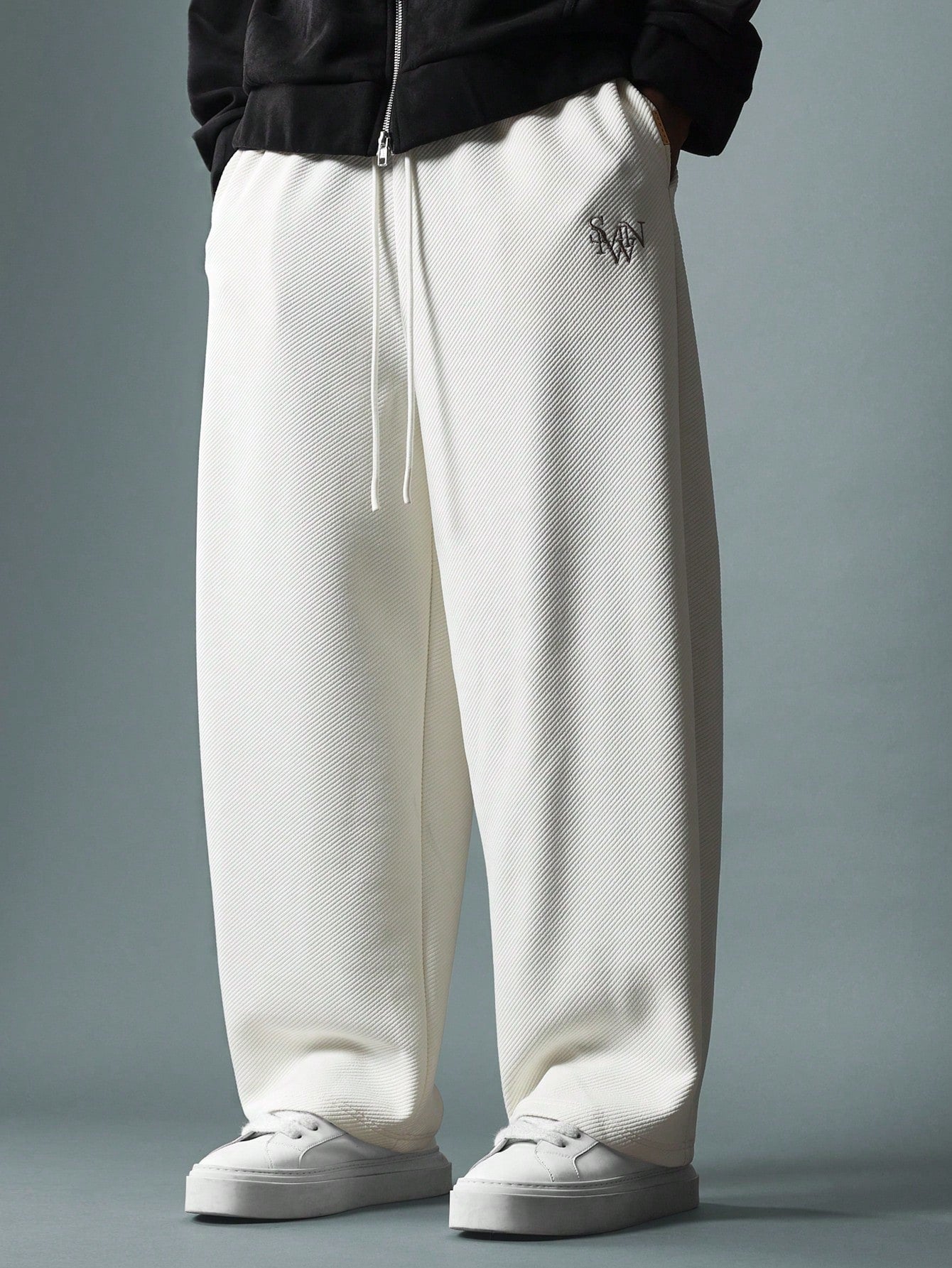 Barrel Fit Textured Sweatpants With Embroidery & Drawstrings