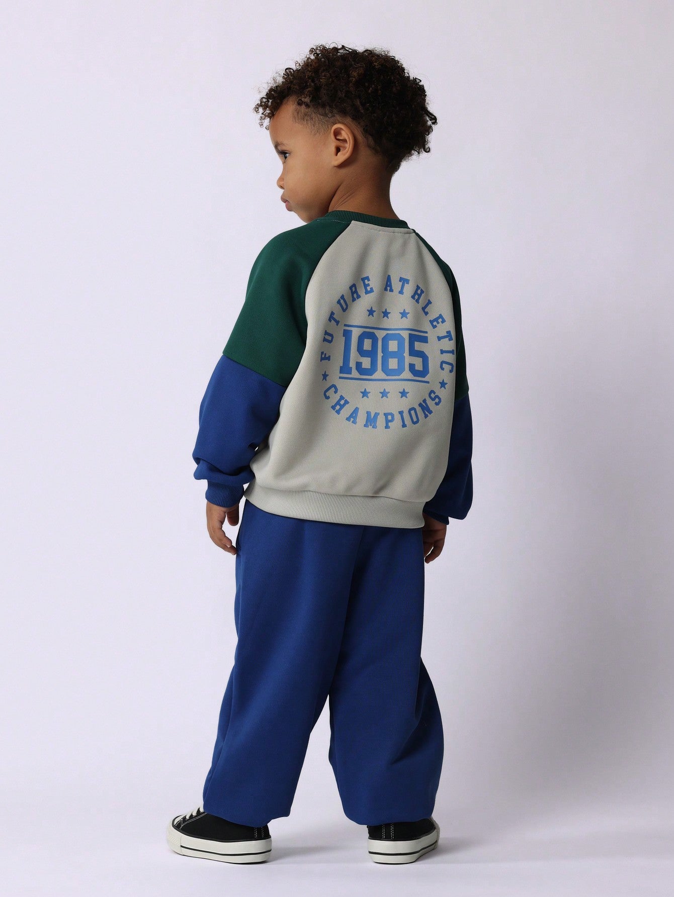 Young Boys Comfy Raglan Sweatshirt With Graphic Print And Jogger 2 Piece Set