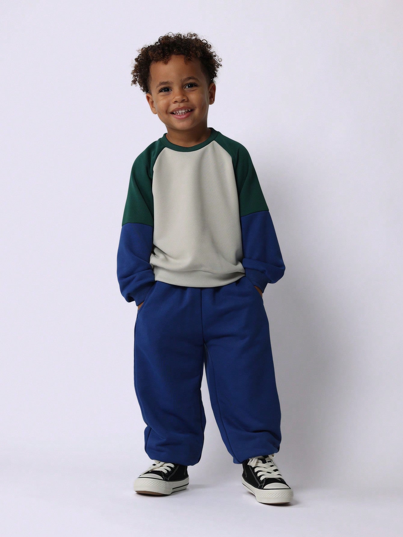 Young Boys Comfy Raglan Sweatshirt With Graphic Print And Jogger 2 Piece Set