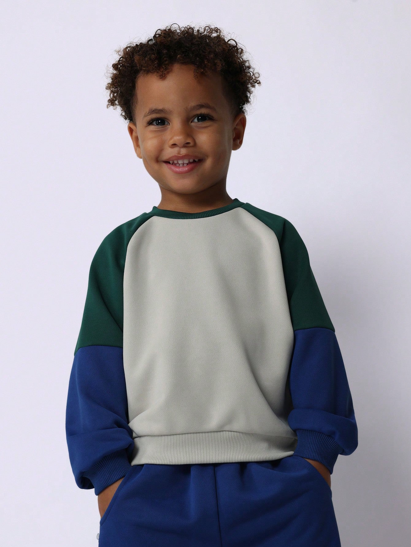 Young Boys Comfy Raglan Sweatshirt With Graphic Print And Jogger 2 Piece Set