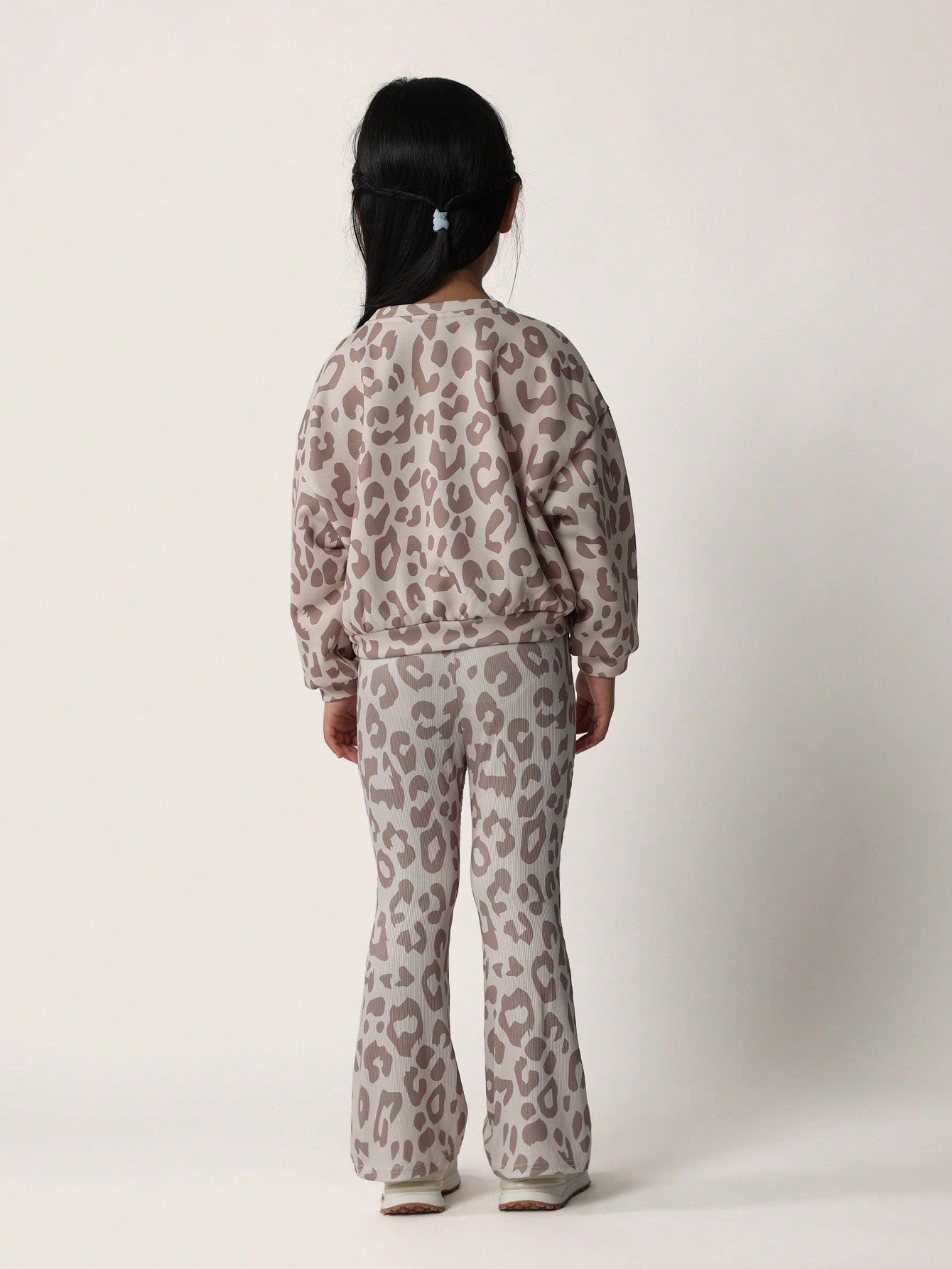 Young Girls Soft Animal Print Swearshirt And Flare Fit Pant 2 Piece Set