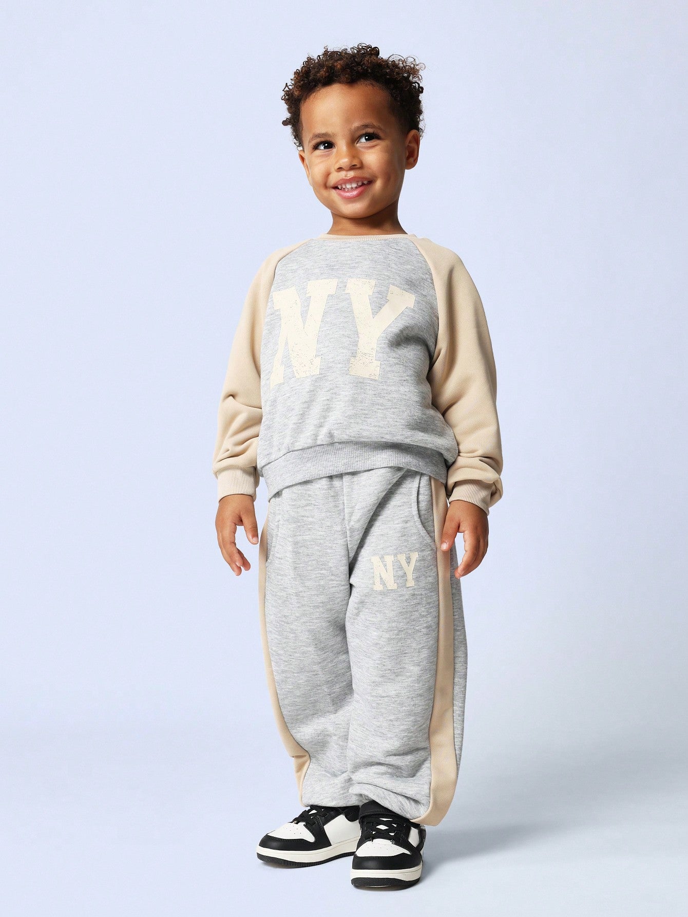 Young Boys Comfy Contrast Panel Raglan Sweatshirt And Jogger With NY Graphic Print 2 Piece Set