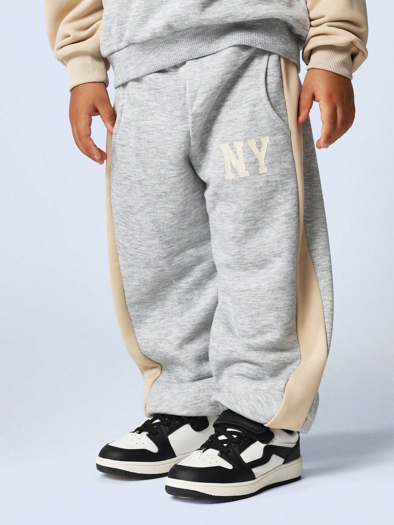 Young Boys Comfy Contrast Panel Raglan Sweatshirt And Jogger With NY Graphic Print 2 Piece Set