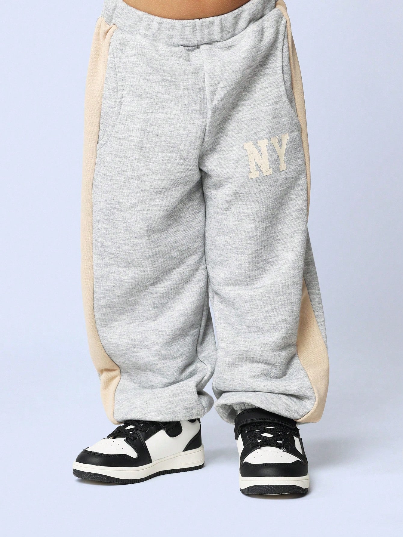 Young Boys Comfy Contrast Panel Raglan Sweatshirt And Jogger With NY Graphic Print 2 Piece Set