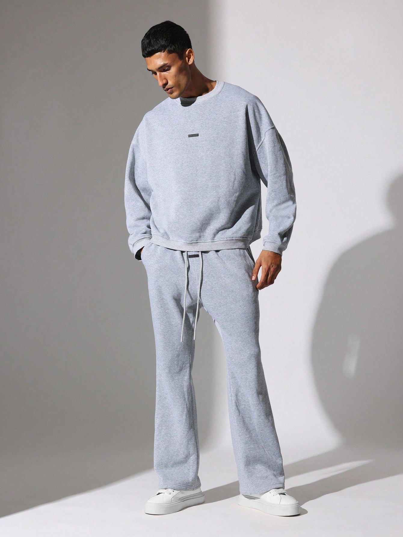 Oversized Fit Vintage Crew Neck Sweatshirt And Flare Fit Sweatpants With Silicon Badge 2 Piece Set